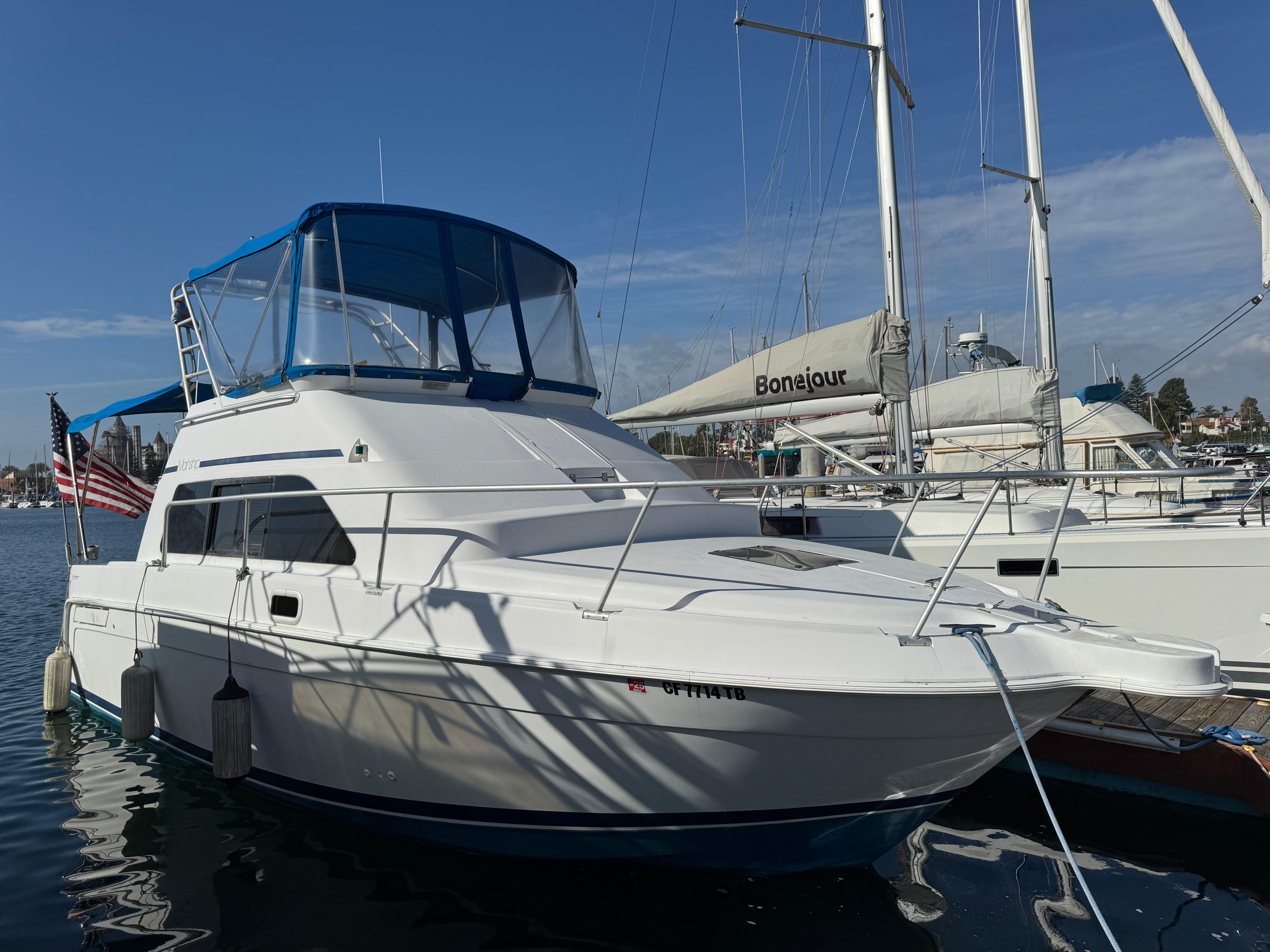 1998 Mainship 31 Sedan Bridge yacht for sale in 