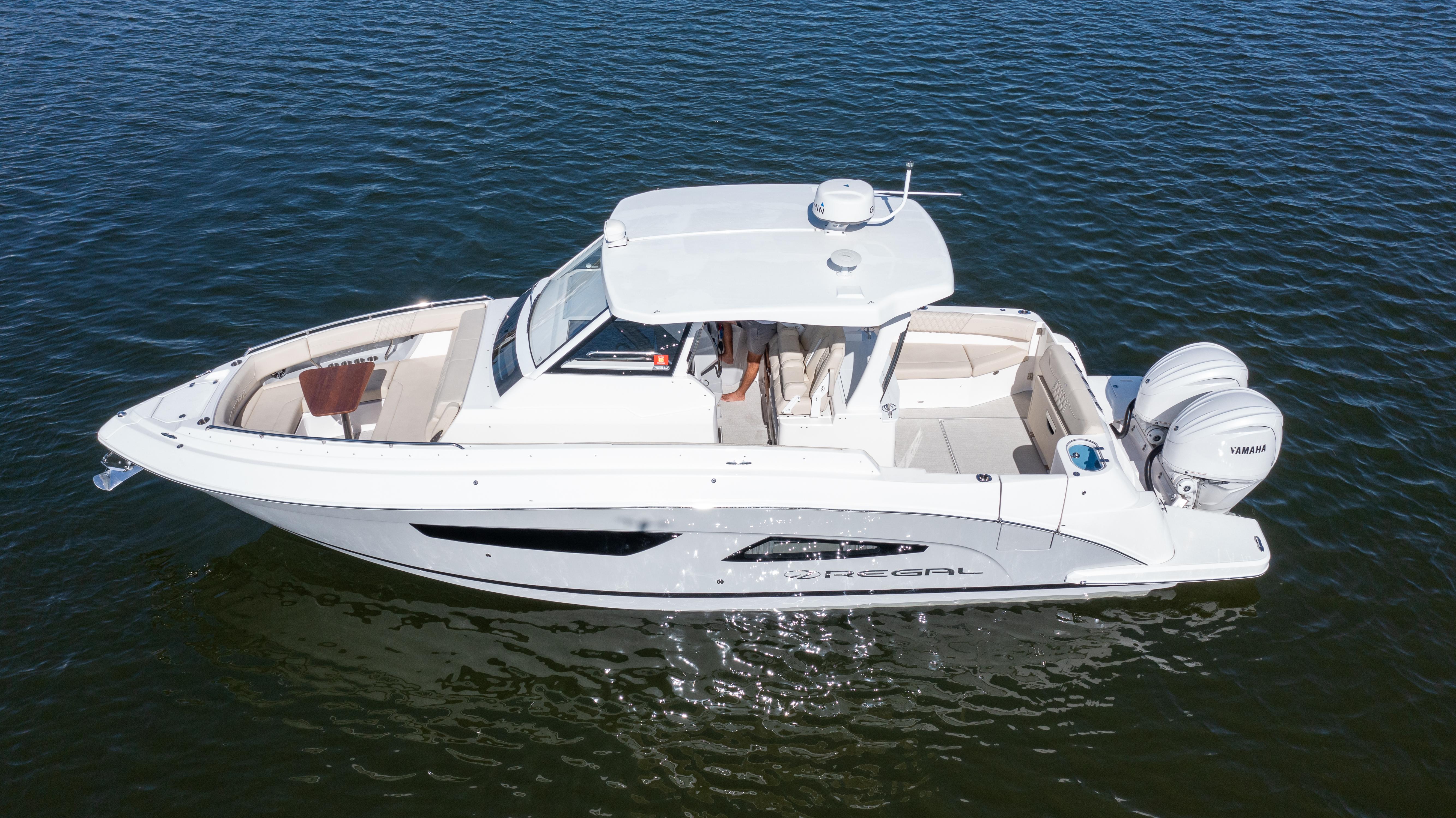 2022 Regal 33 SAV yacht for sale in 