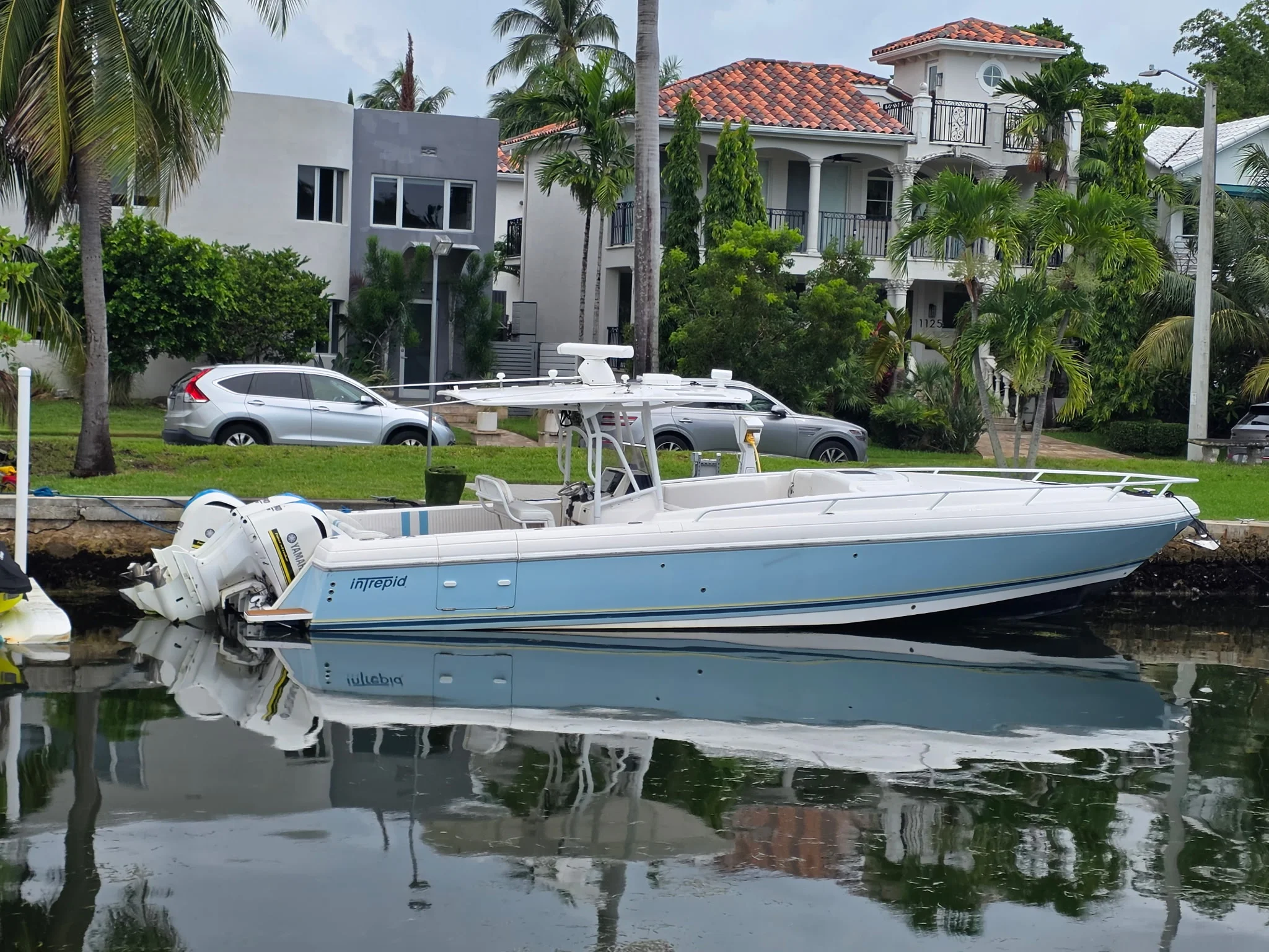 2008 Intrepid 370 yacht for sale in 