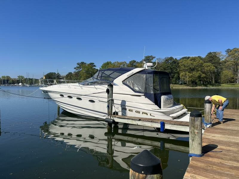 2000 Regal 4160 Commodore yacht for sale in 