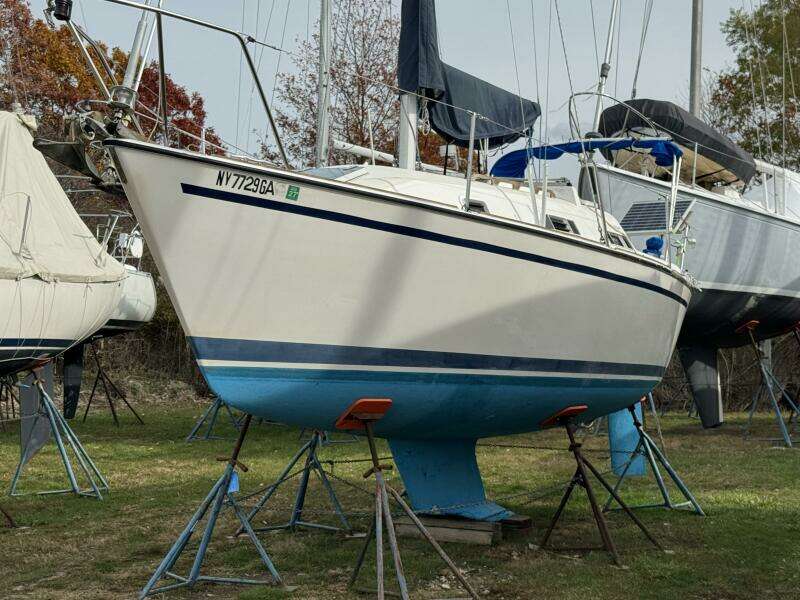 1987 Pearson 27 yacht for sale in 