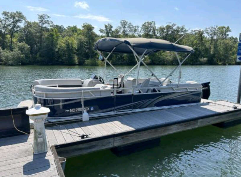 2022 Avalon yacht for sale in 