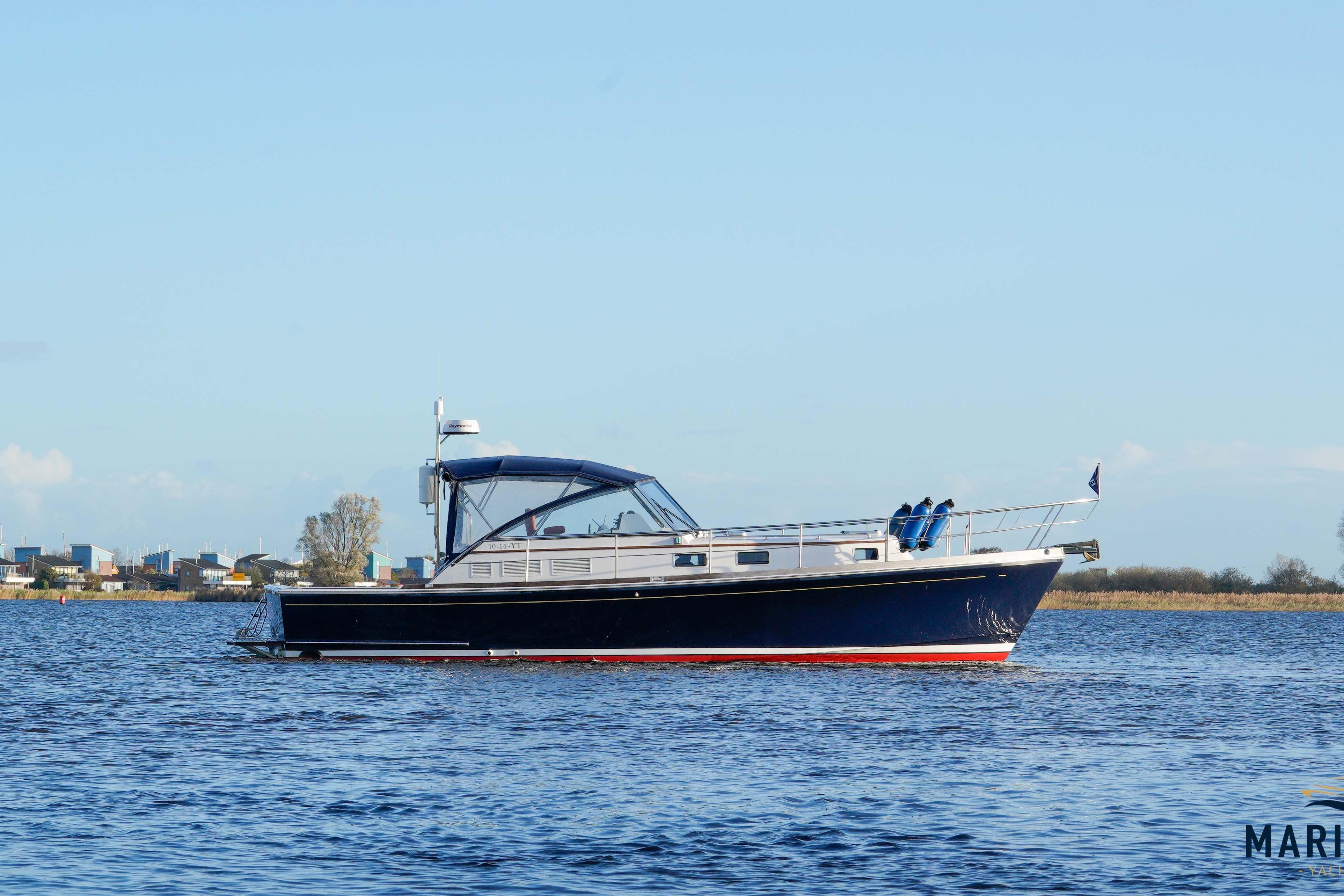 2000 East Bay 38 ex