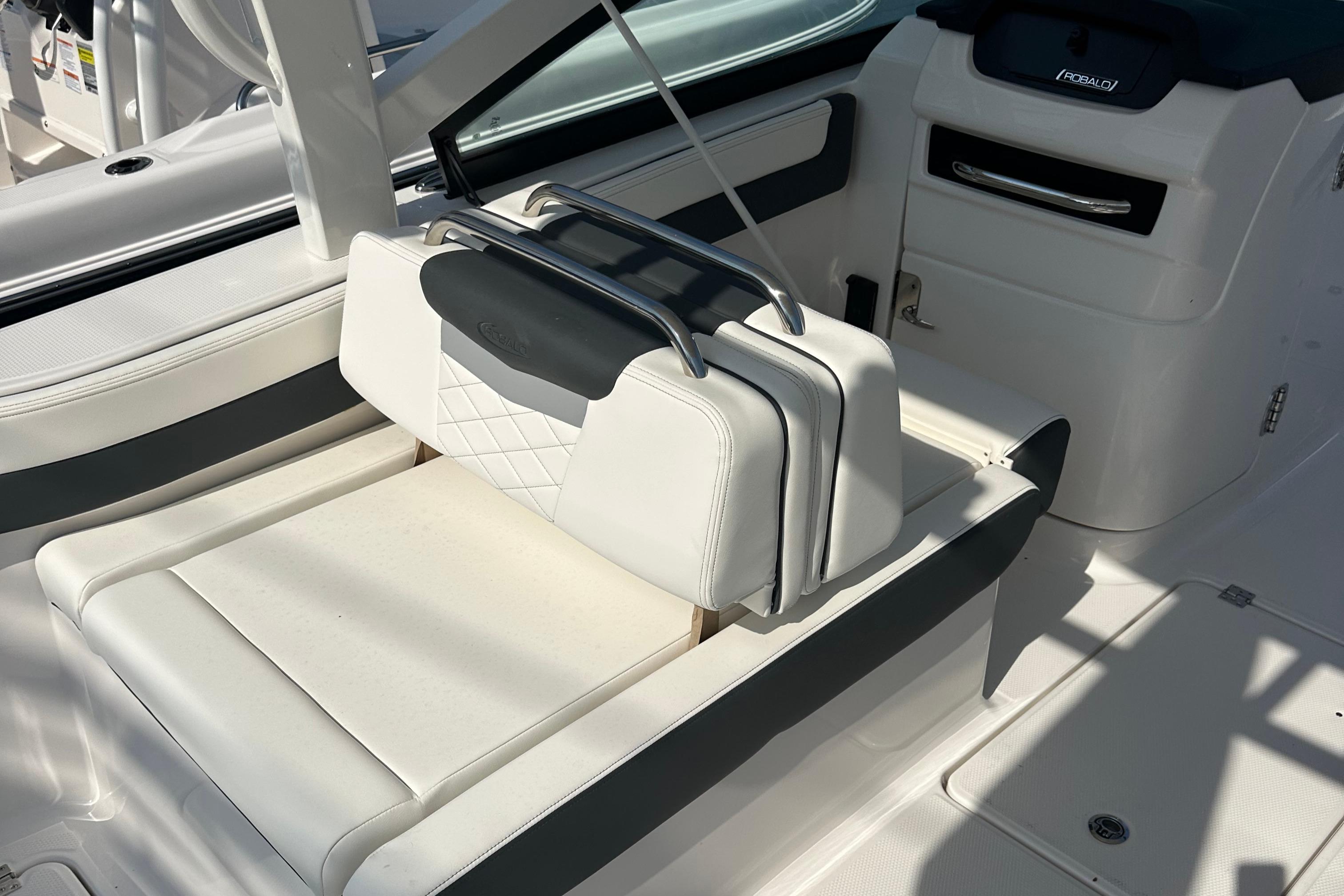 Robalo R257 2025 Robalo R257 Dual Console for Sale in Westport, CT, United States ...