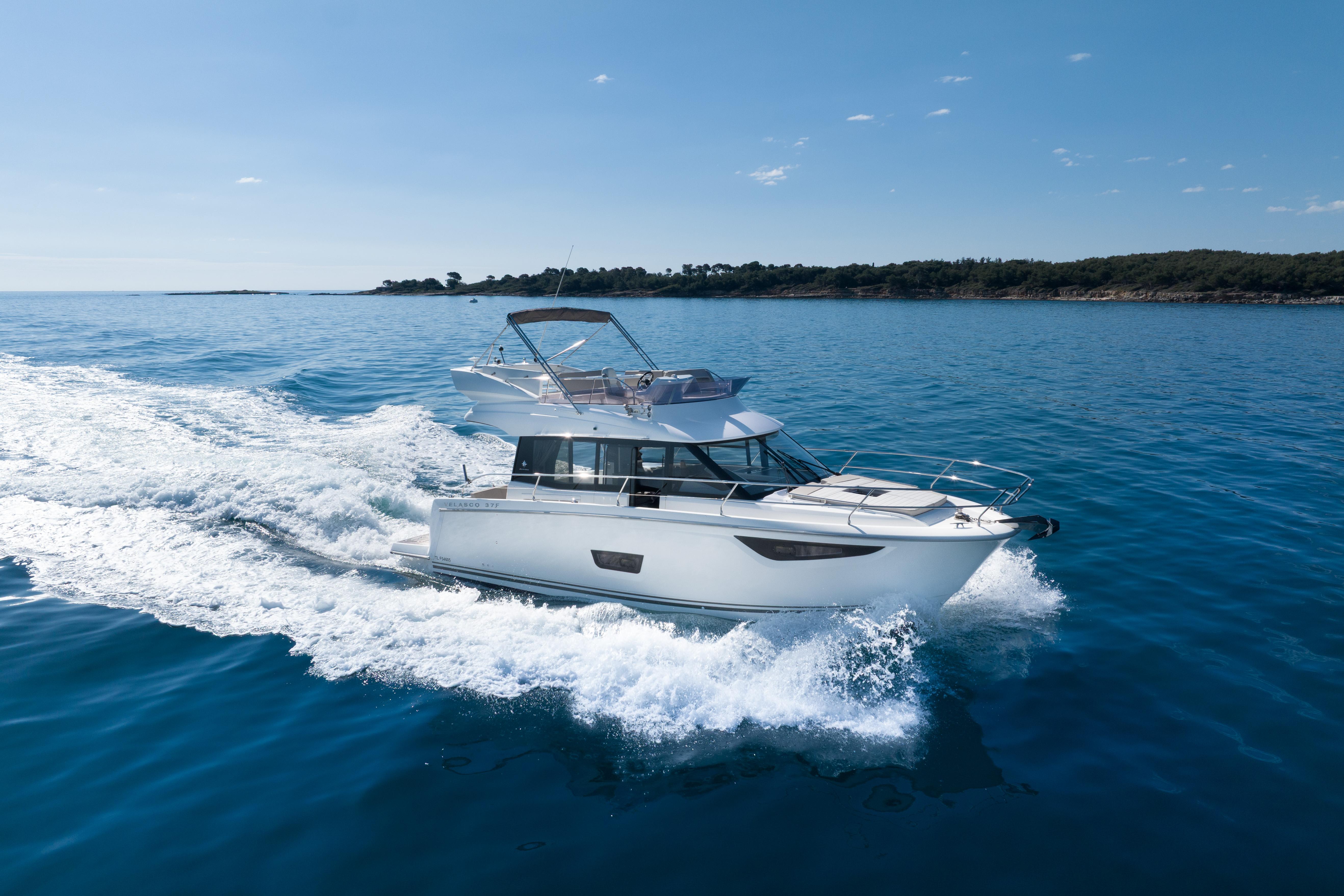 2017 Jeanneau Velasco 37F
