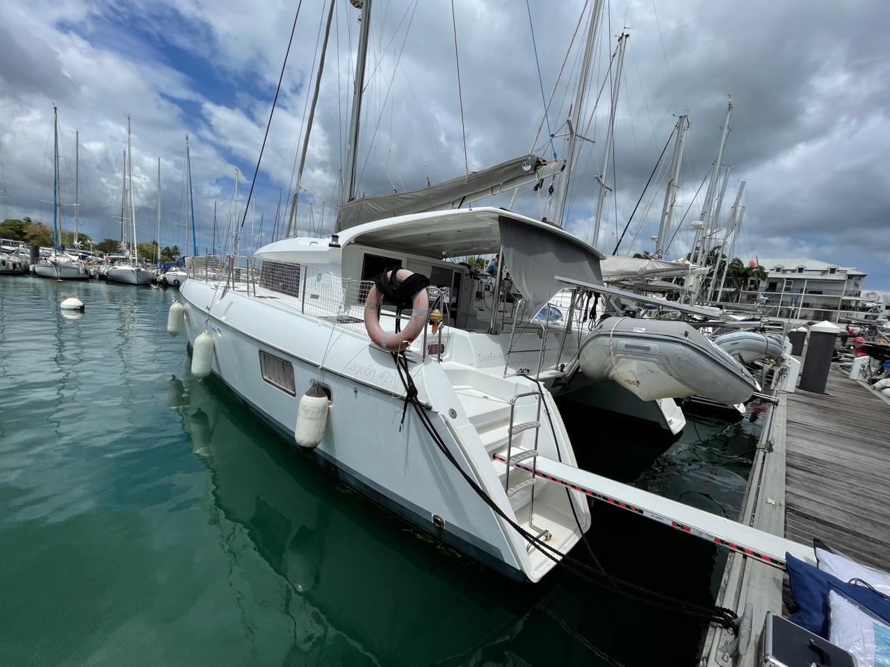 2010 Lagoon 421