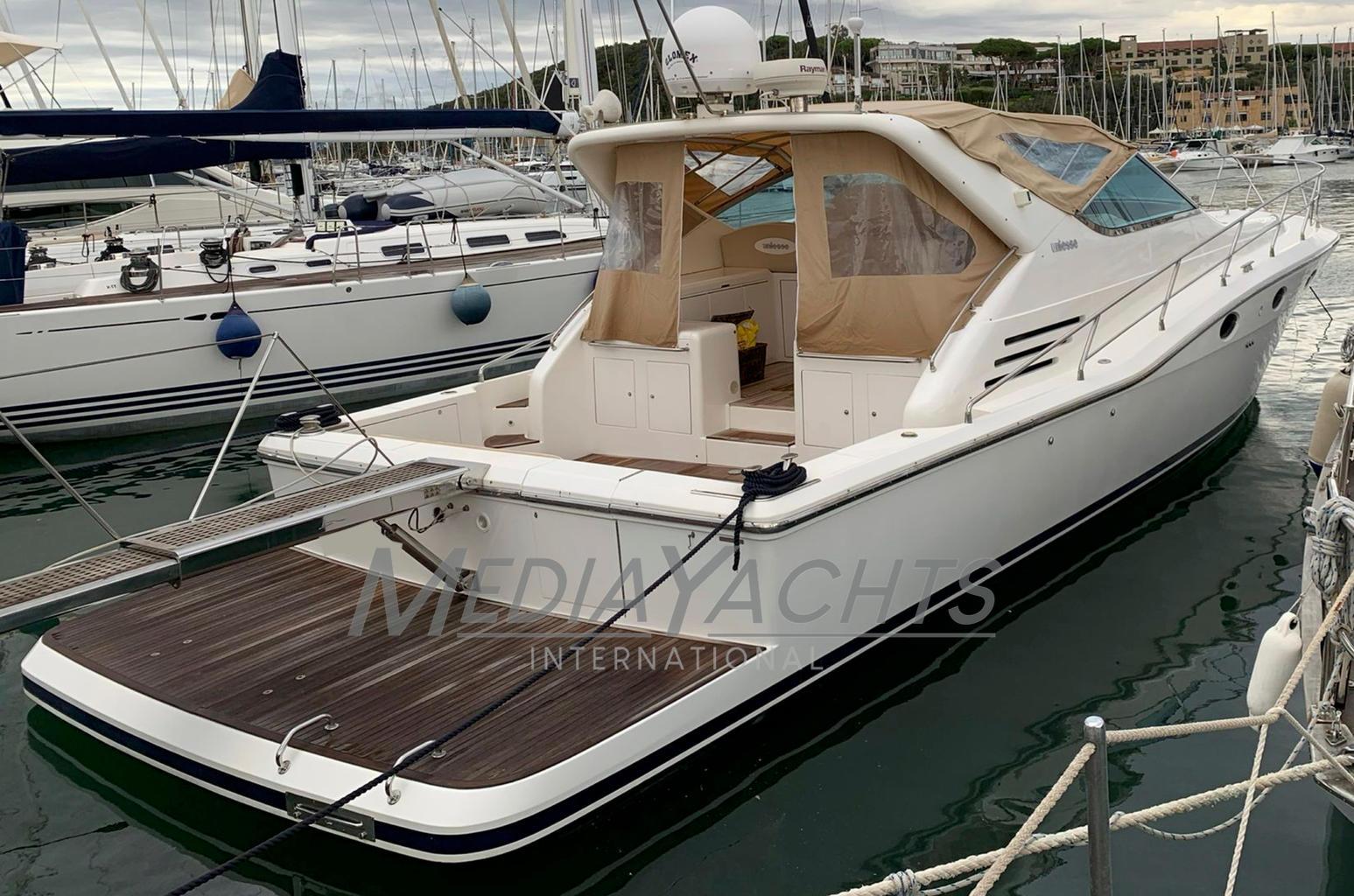 2005 Uniesse 48 Open