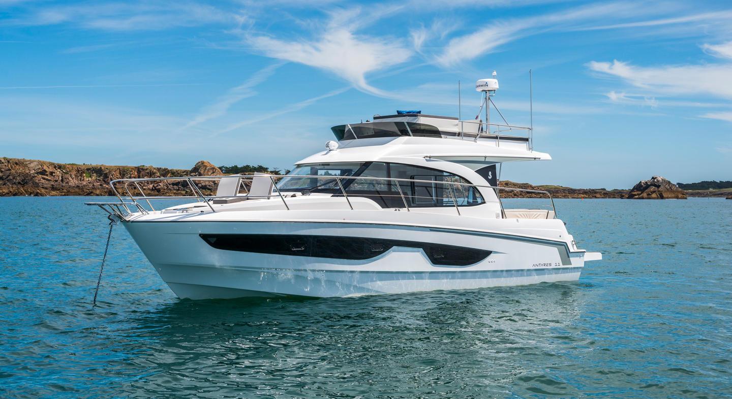 2026 Beneteau Antares 11 Fly