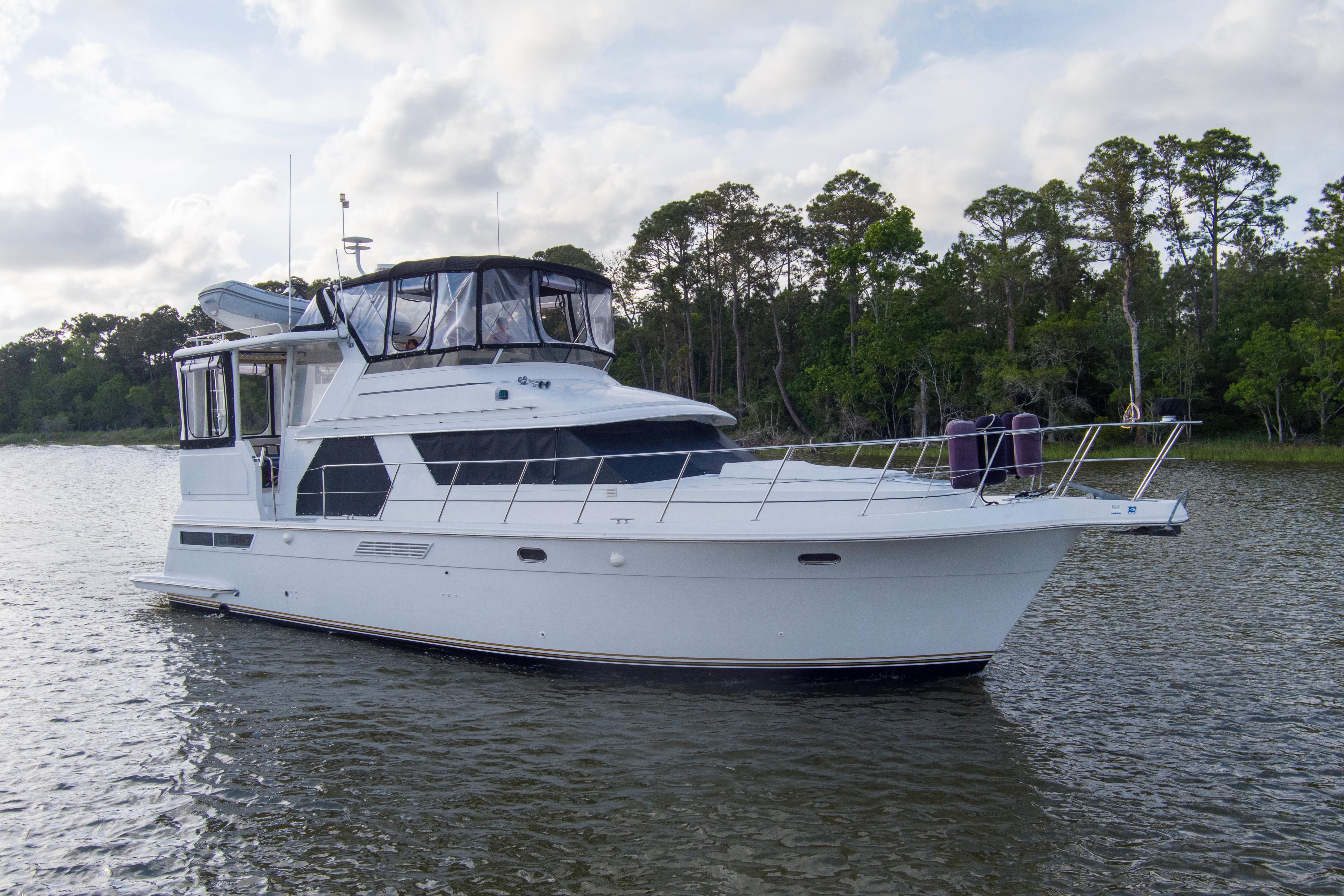 1997 Carver 445 Aft Cabin Motor Yacht