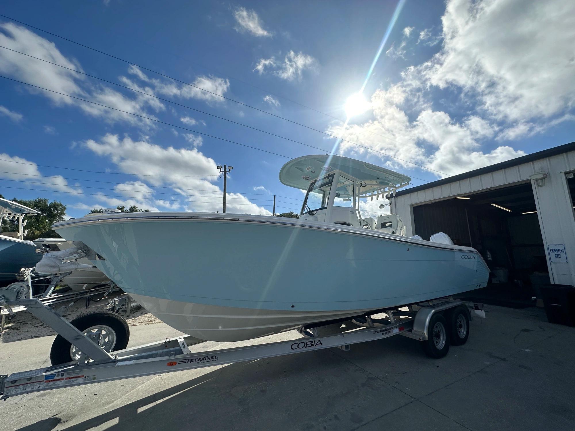 2025 Cobia 265 Center Console