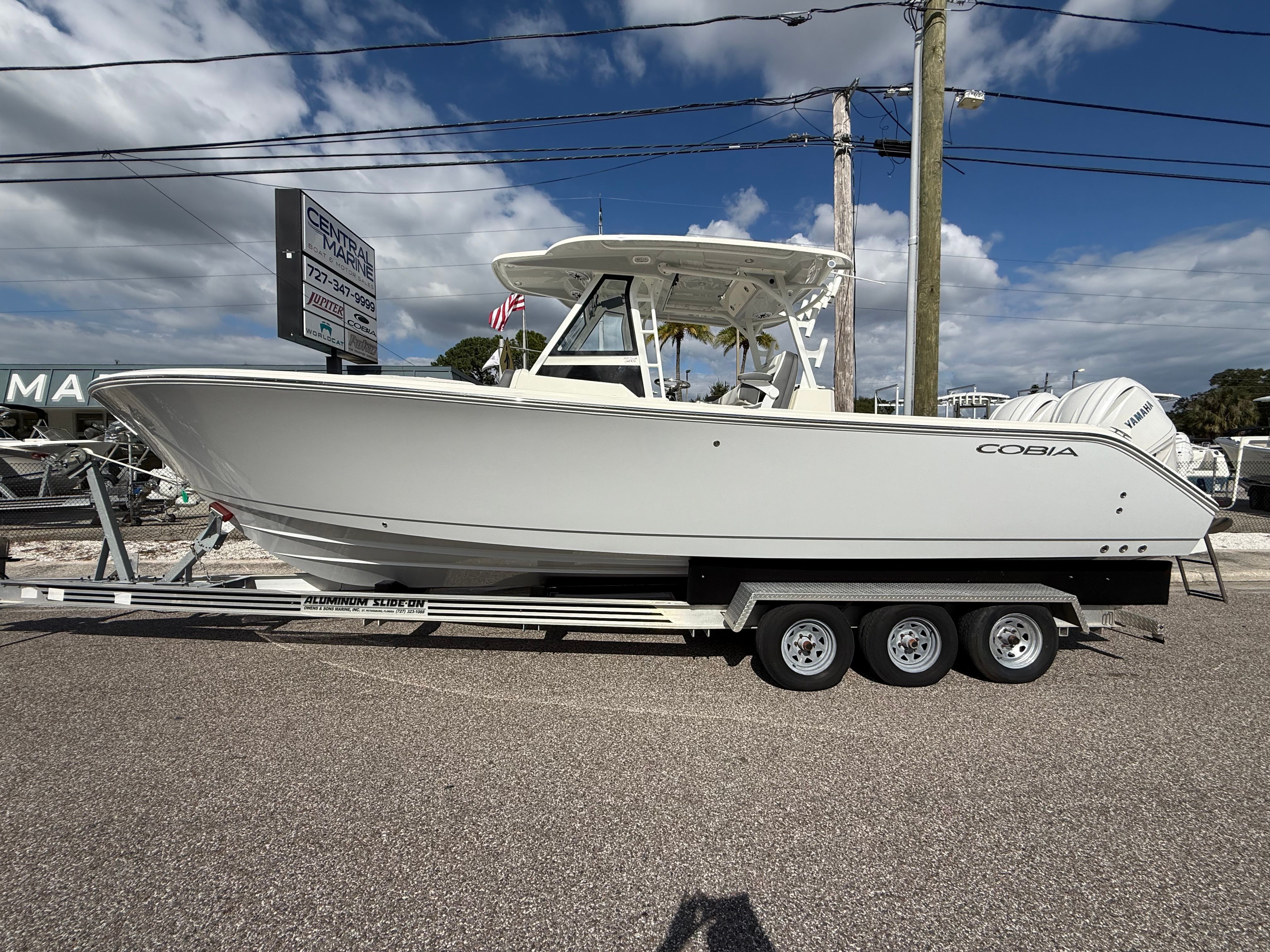 2026 Cobia 305 Center Console