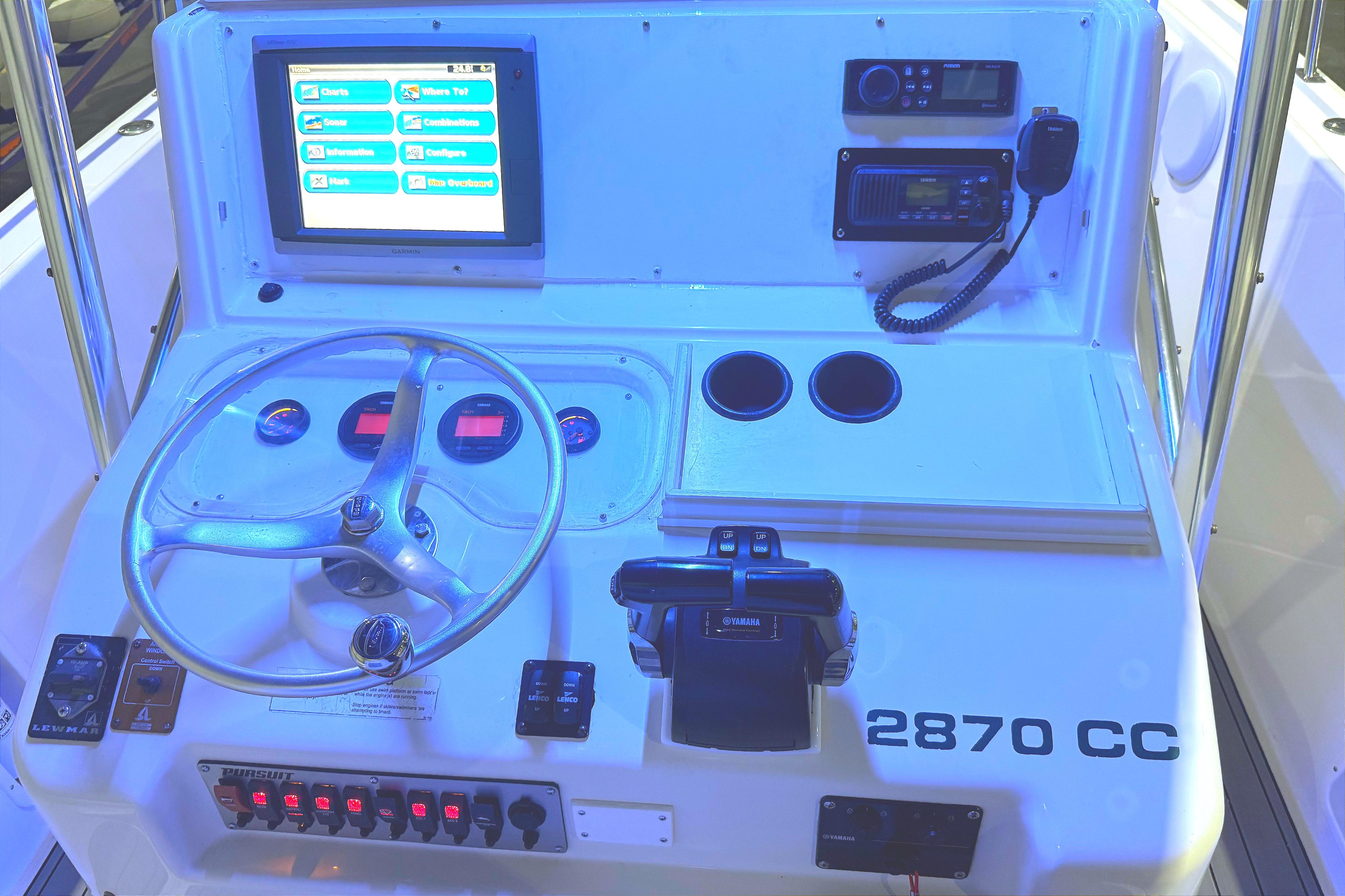 2870 1999 Pursuit 2870 Center Console for Sale in Waukegan, IL, United ...