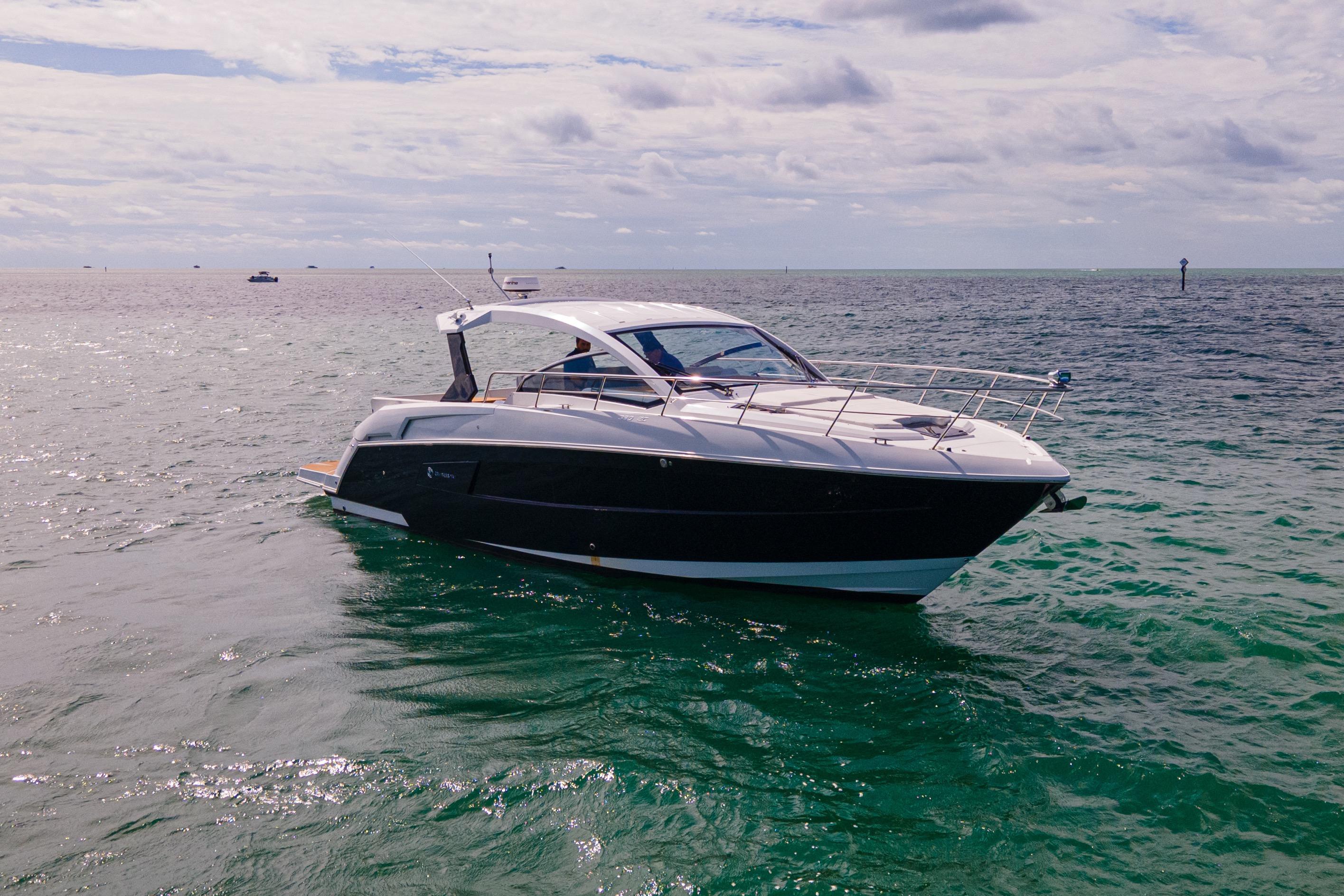 2018 Cruisers 390 Express Coupe