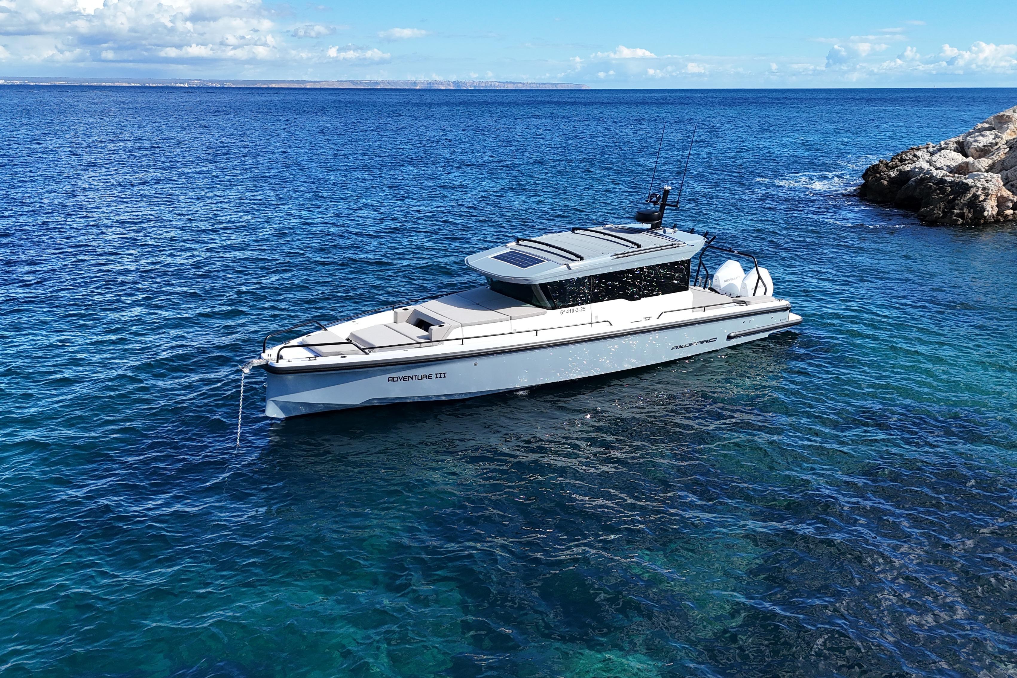 2023 Axopar 37 XC Cross Cabin