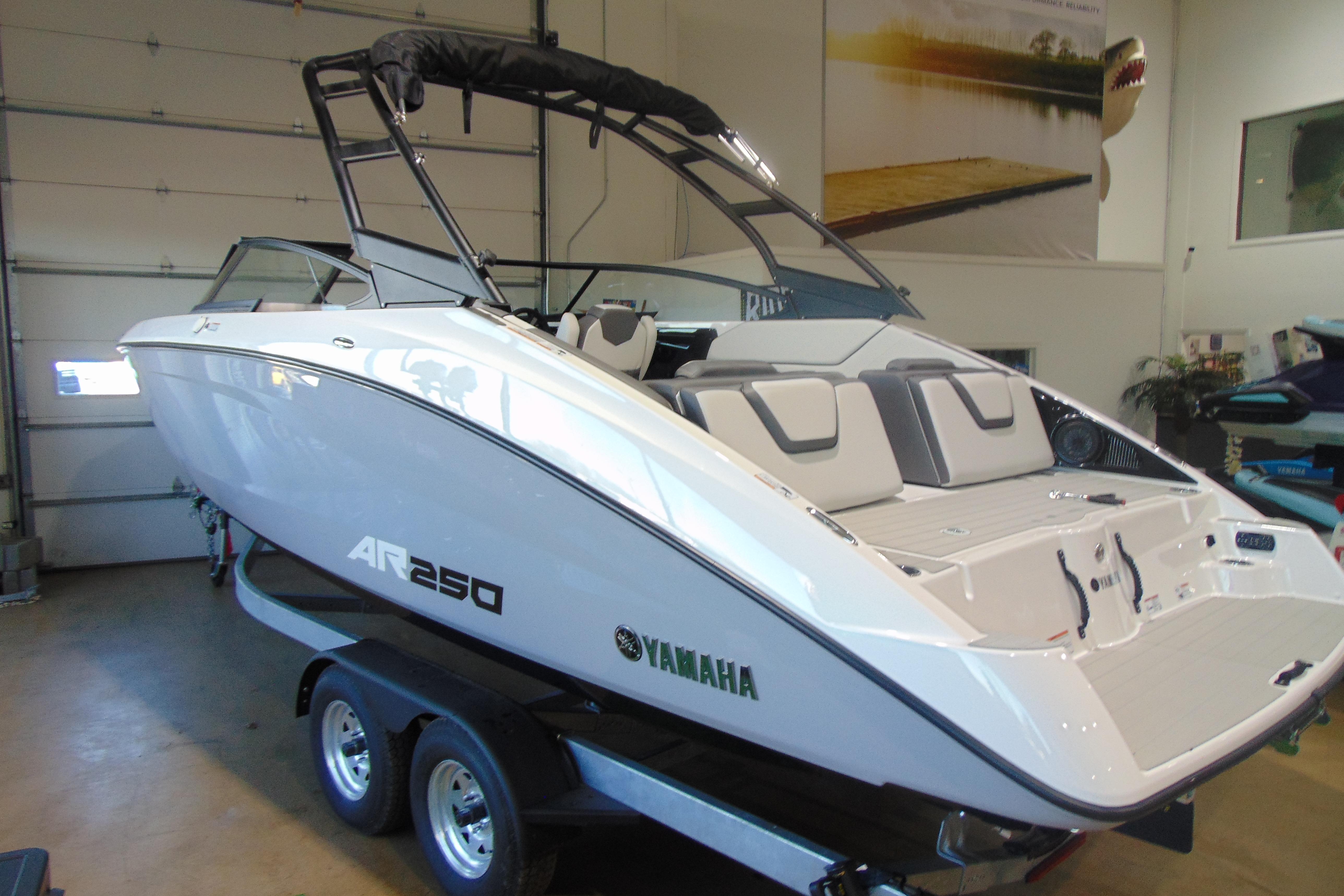 2026 Yamaha Boats AR250