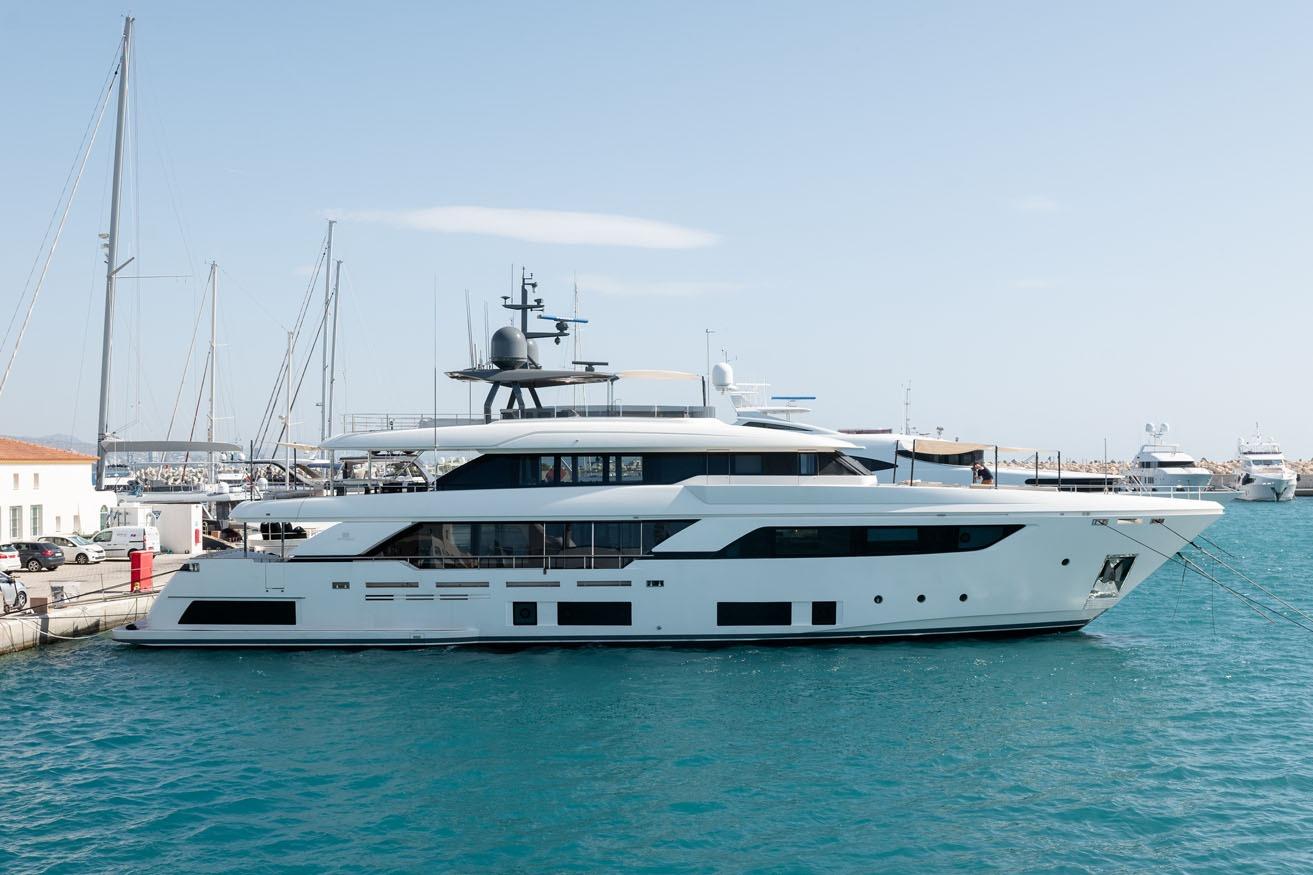 2018 Ferretti Yachts Navetta 37