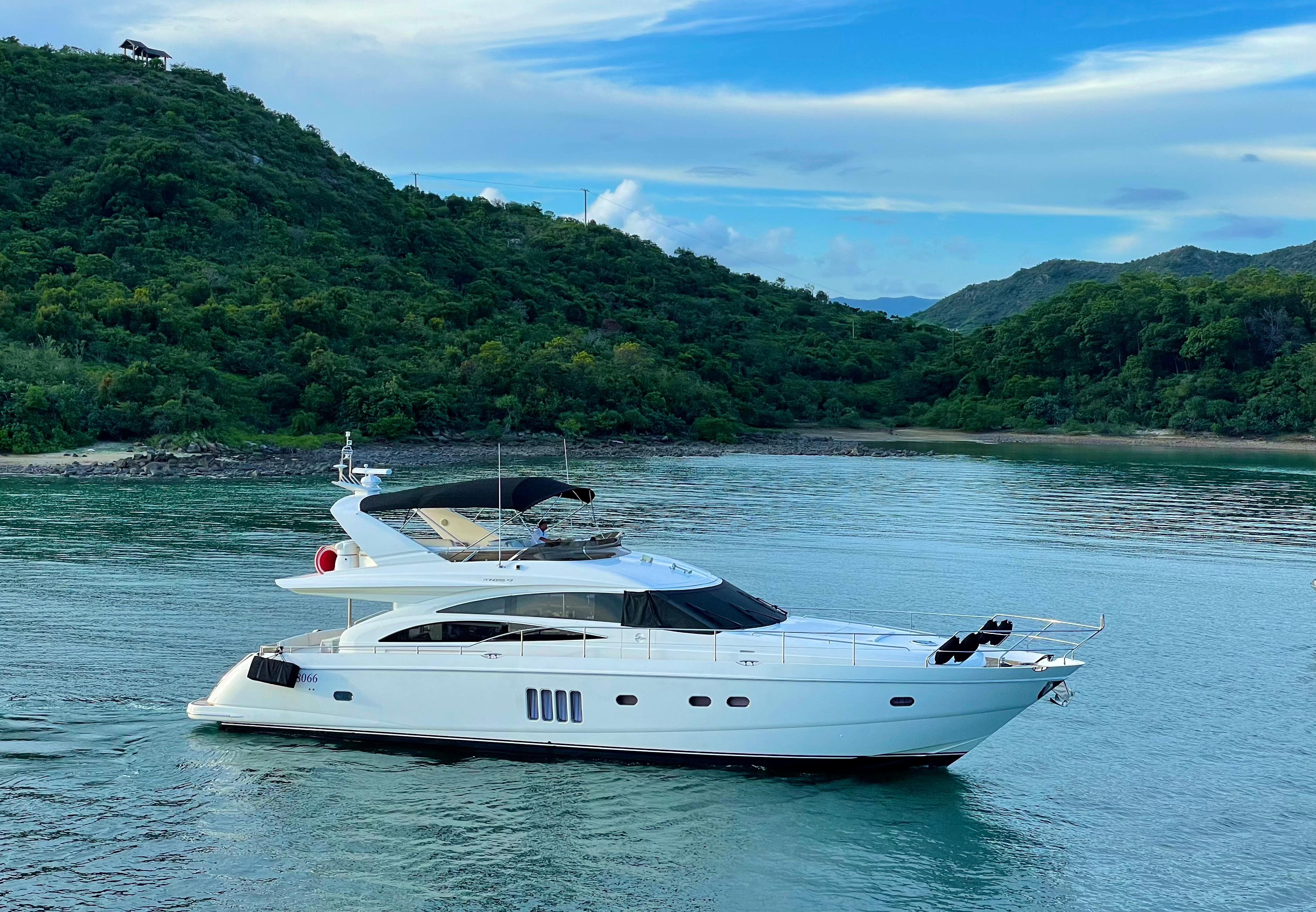 2006 Princess 67 Flybridge Motor Yacht