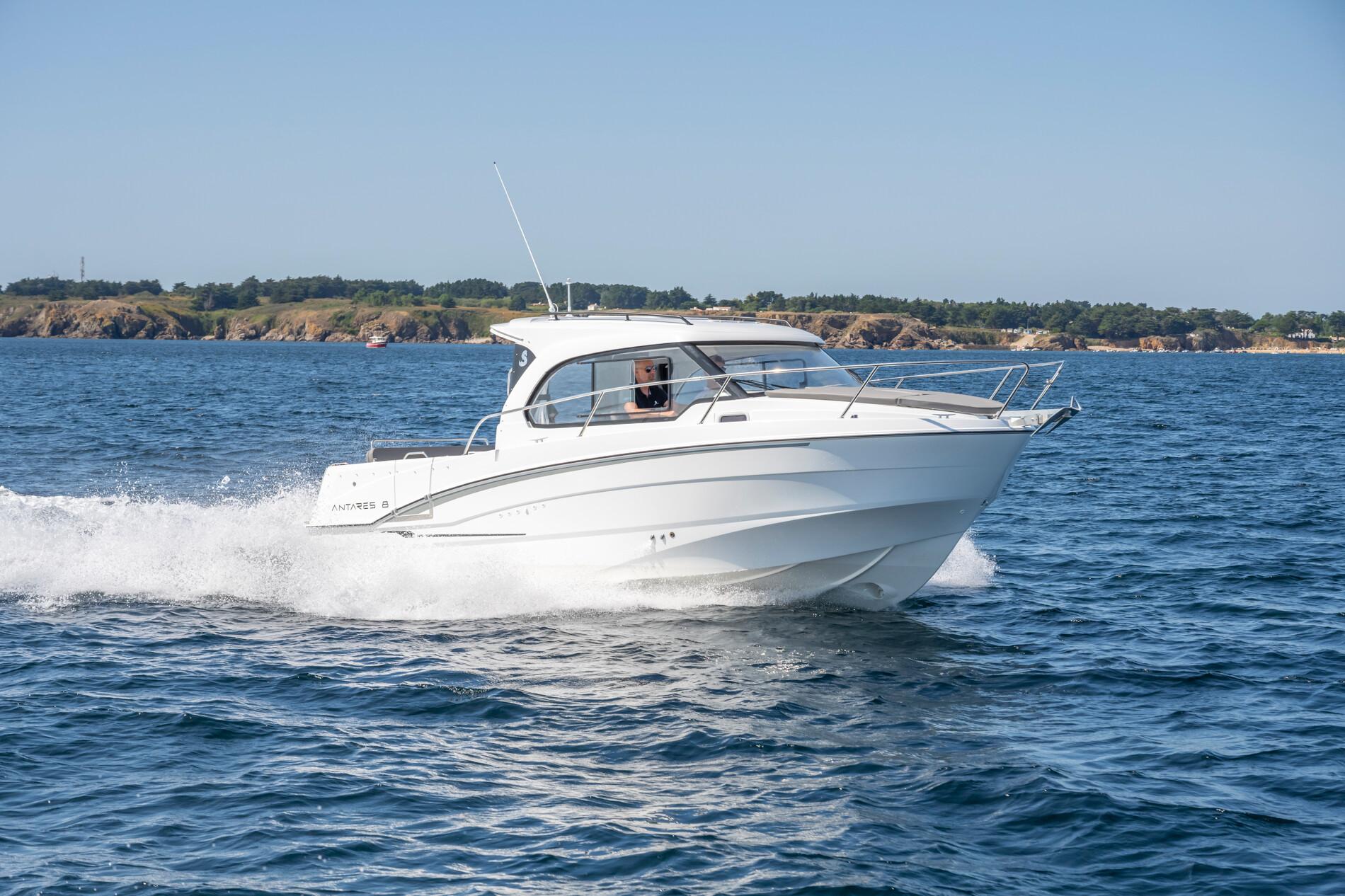 2024 Beneteau Antares 8
