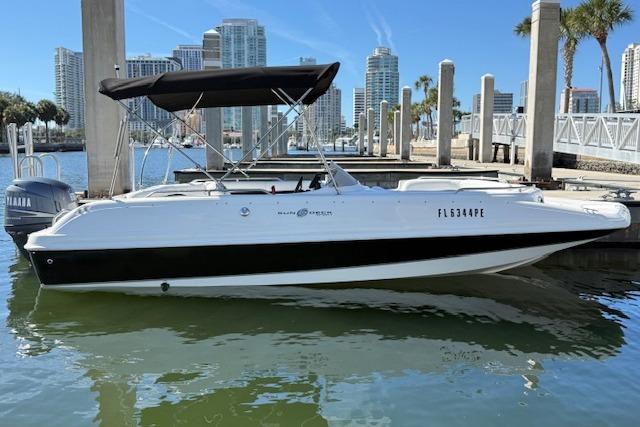 2011 Hurricane SunDeck Sport 201 OB