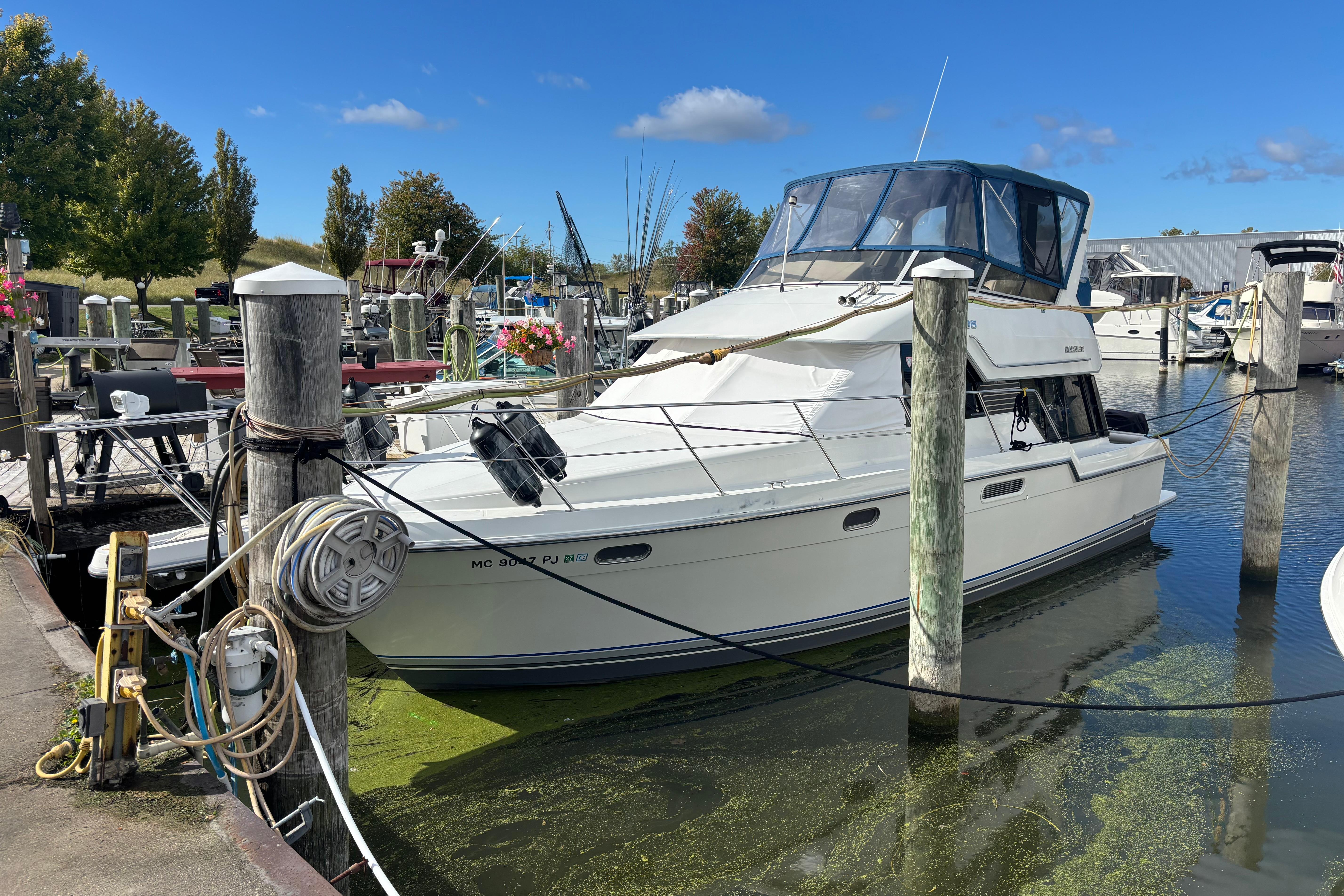 1993 Carver 350 Voyager yacht for sale in 