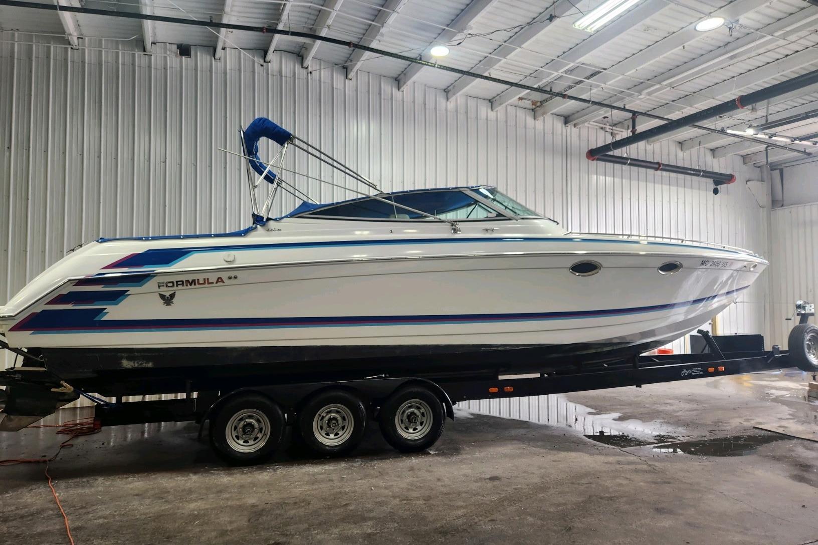 1997 Formula 330 Sun Sport yacht for sale in 