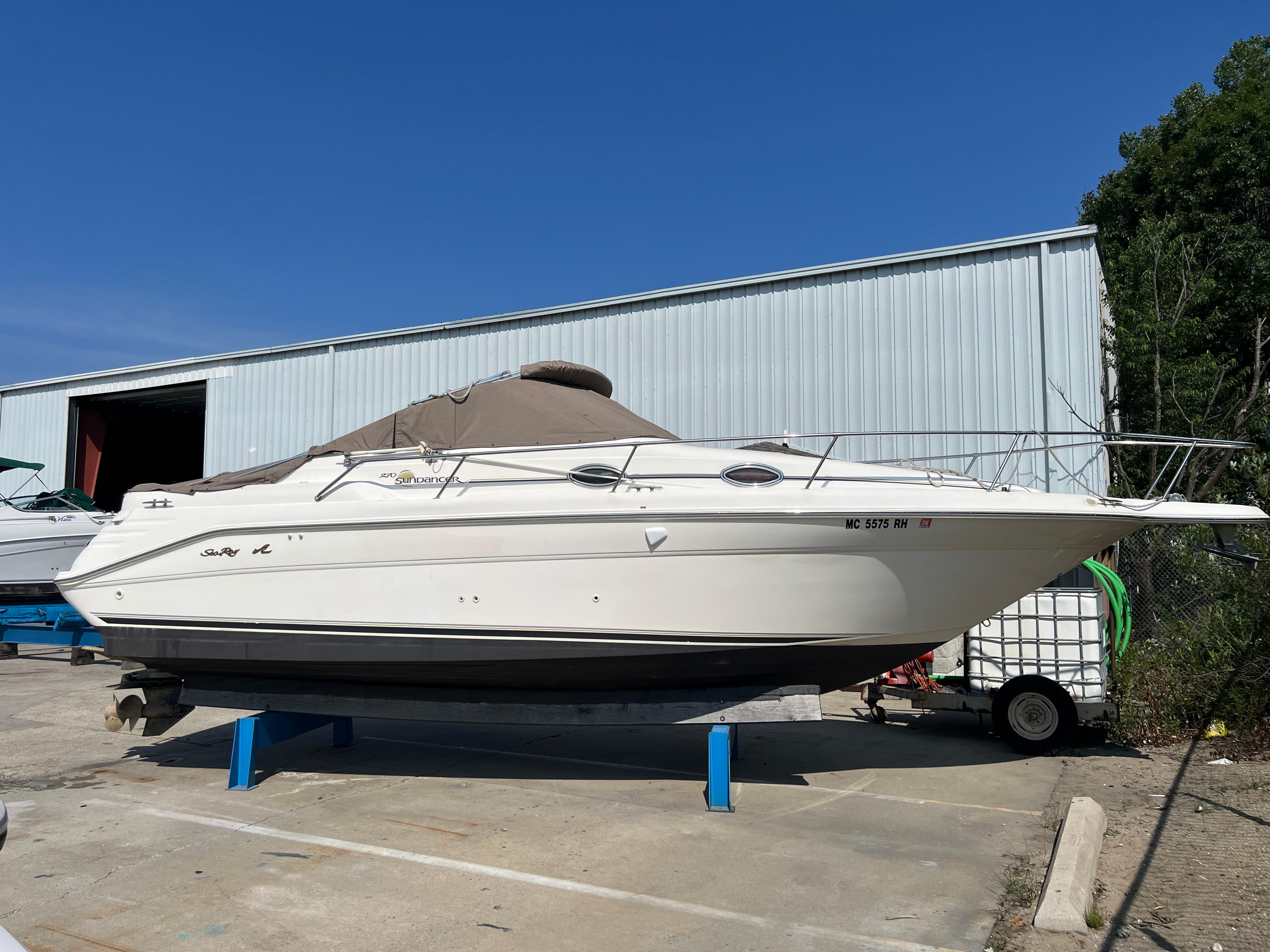 1997 Sea Ray 270 Sundancer yacht for sale in 