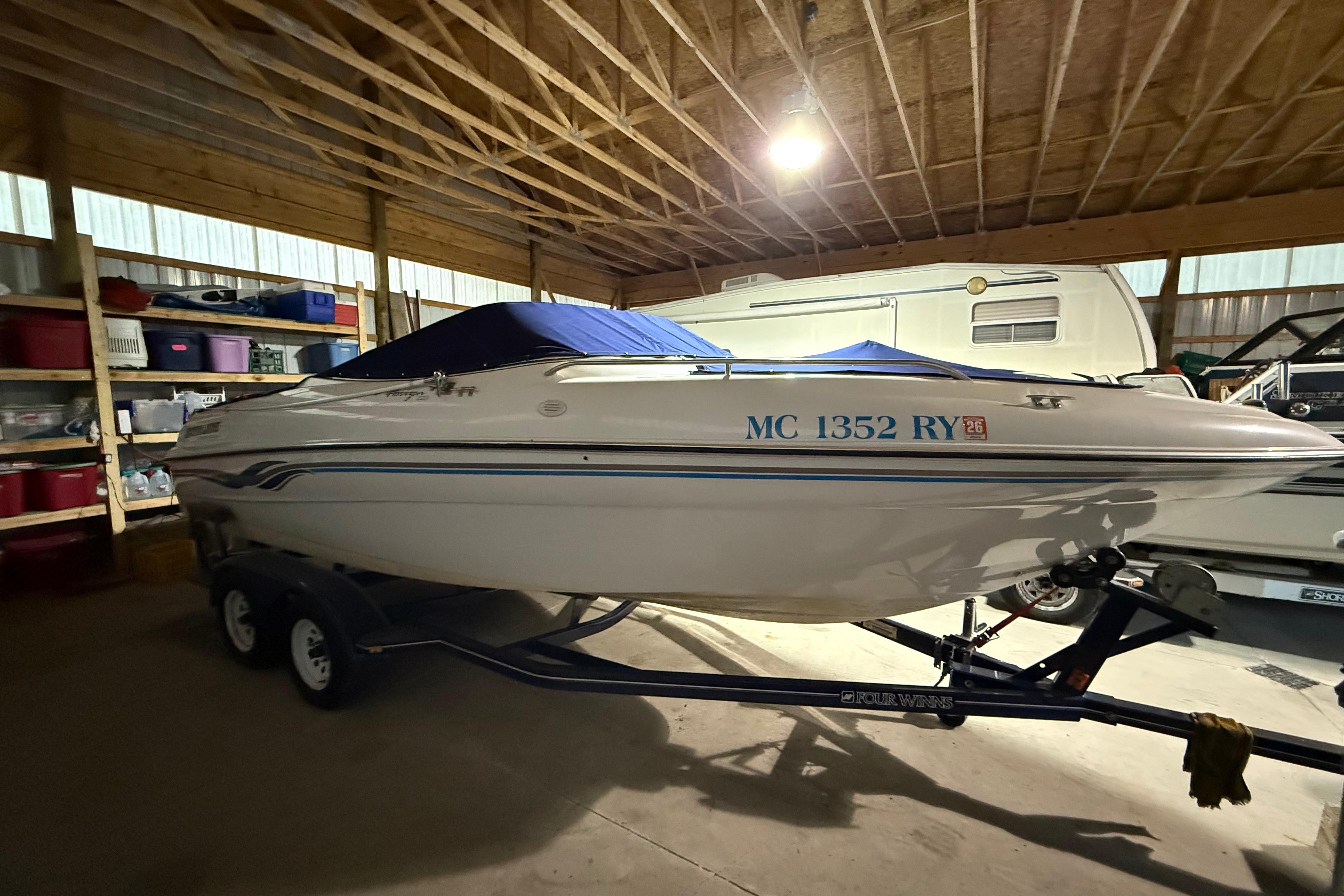 1999 Four Winns 220 Horizon yacht for sale in 