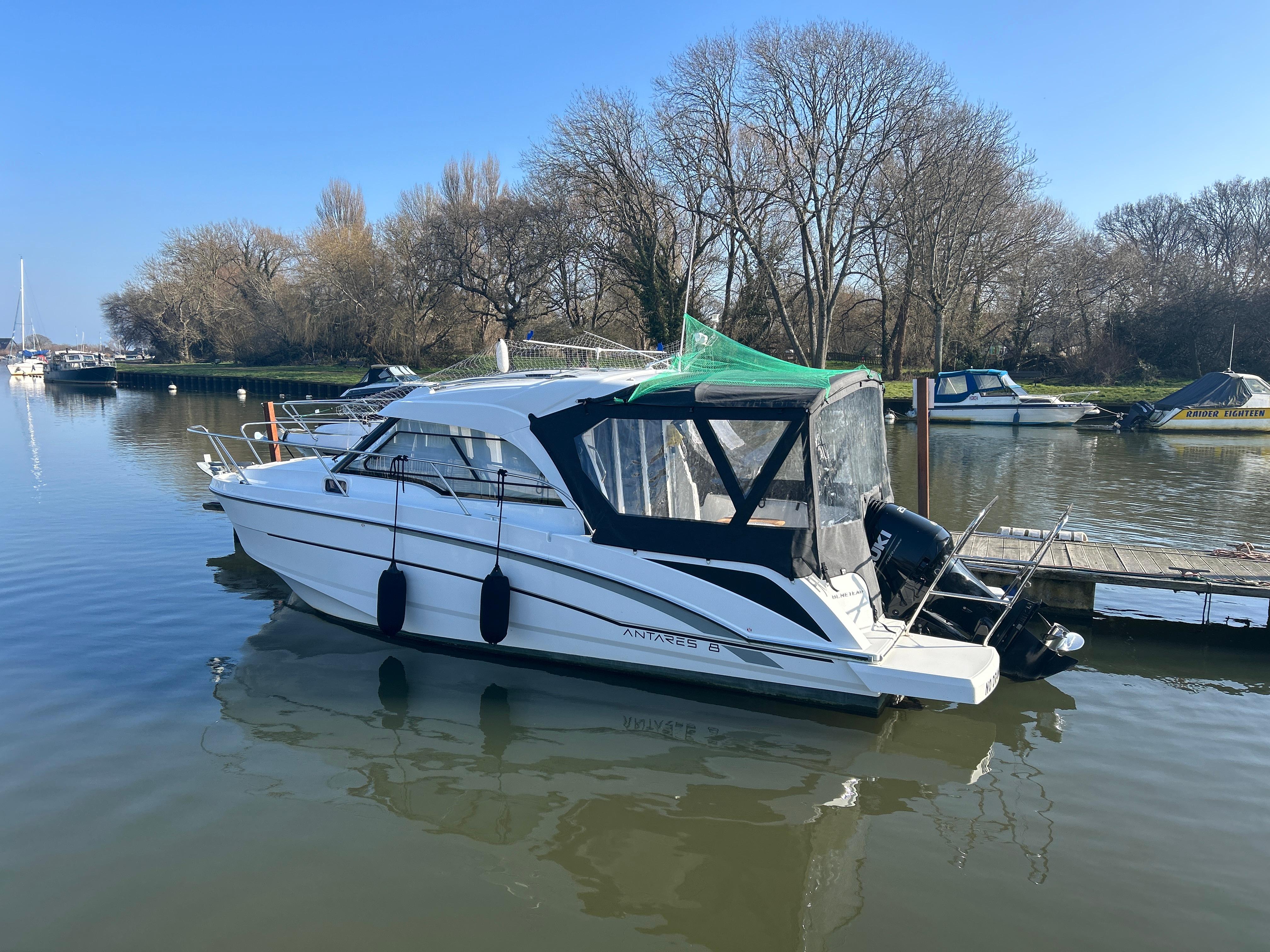 2022 Beneteau Antares 8