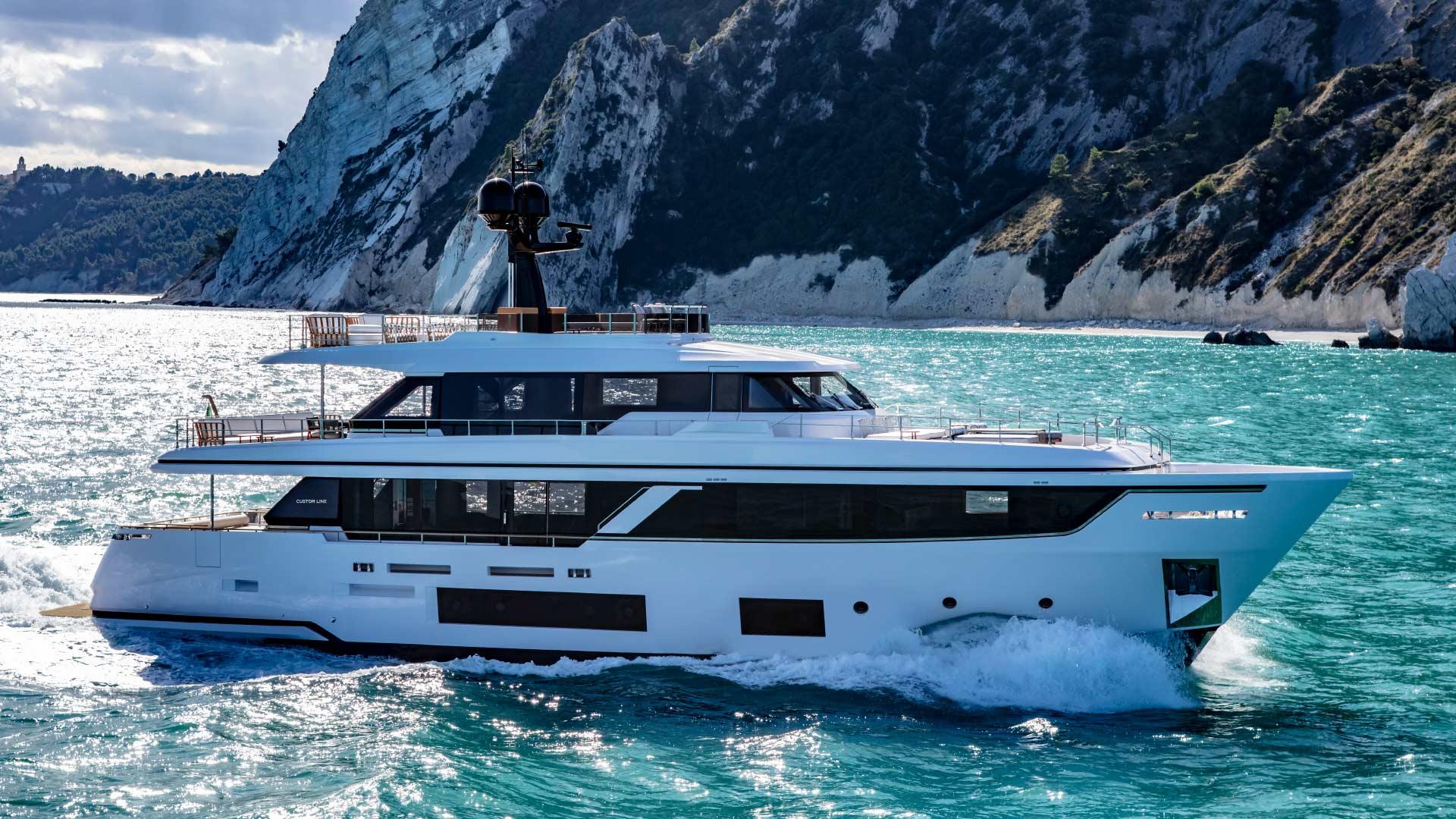 2022 Custom Line Navetta 30