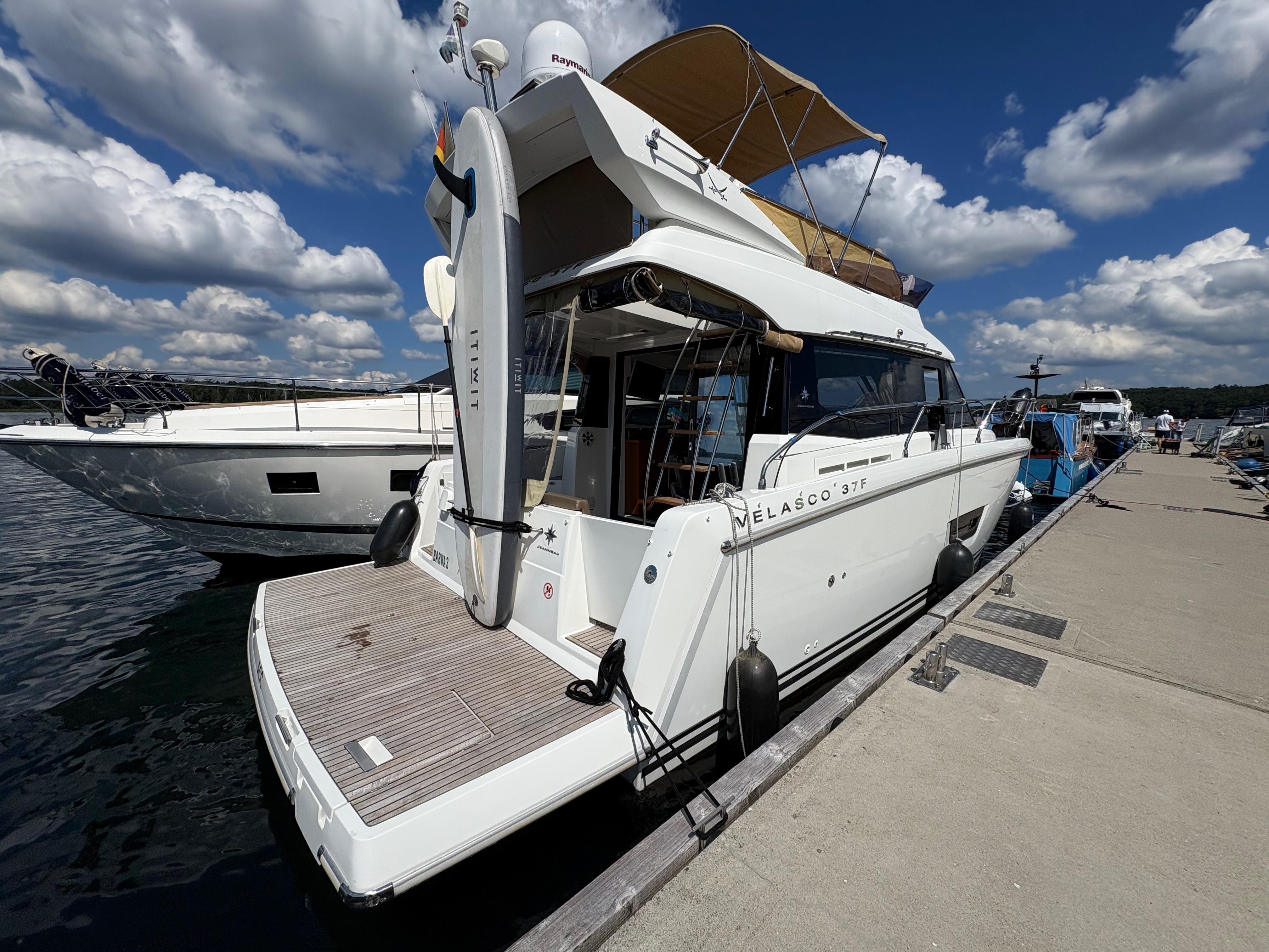 2016 Jeanneau Velasco 37 F