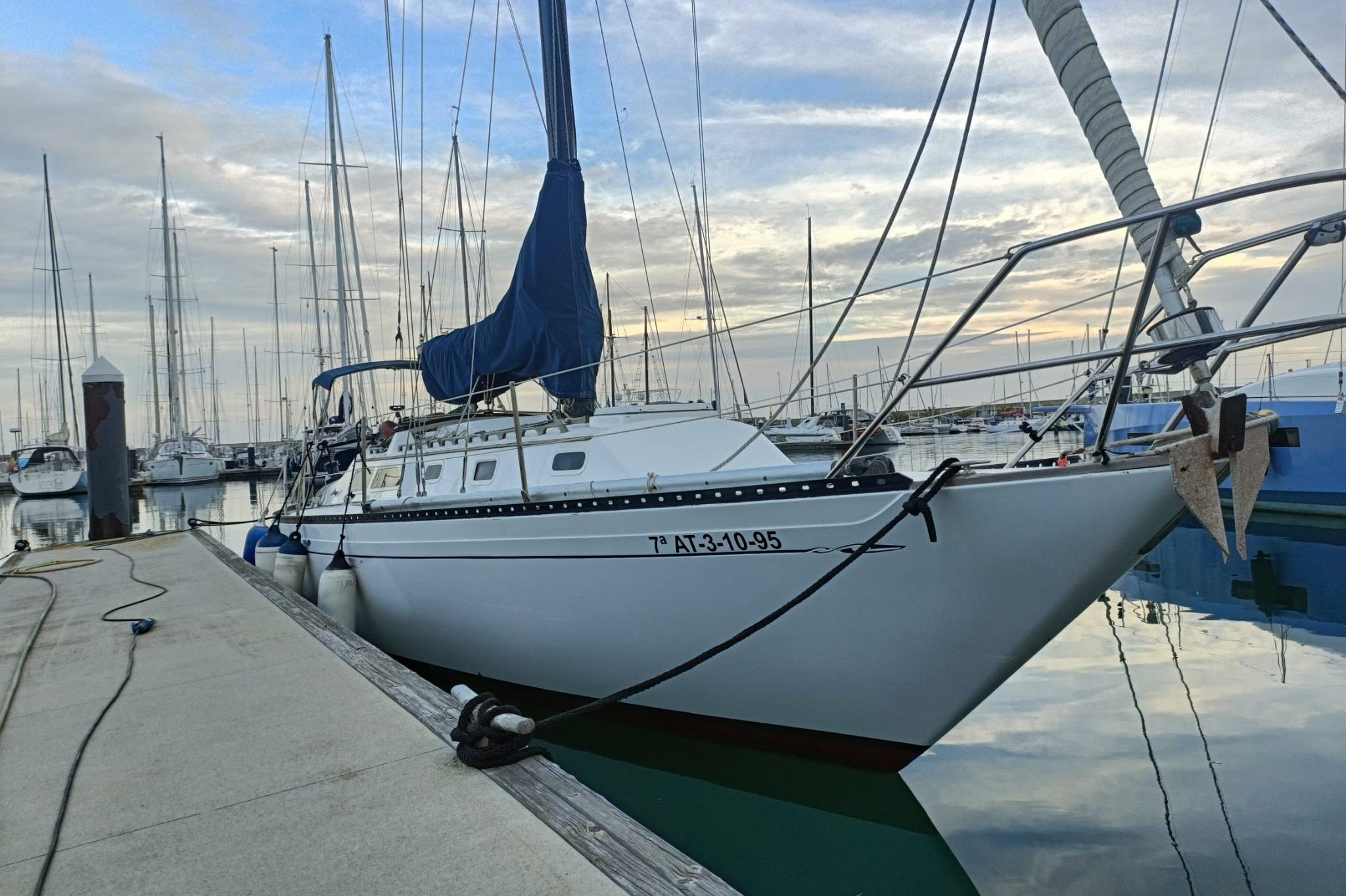 1981 Islander 36