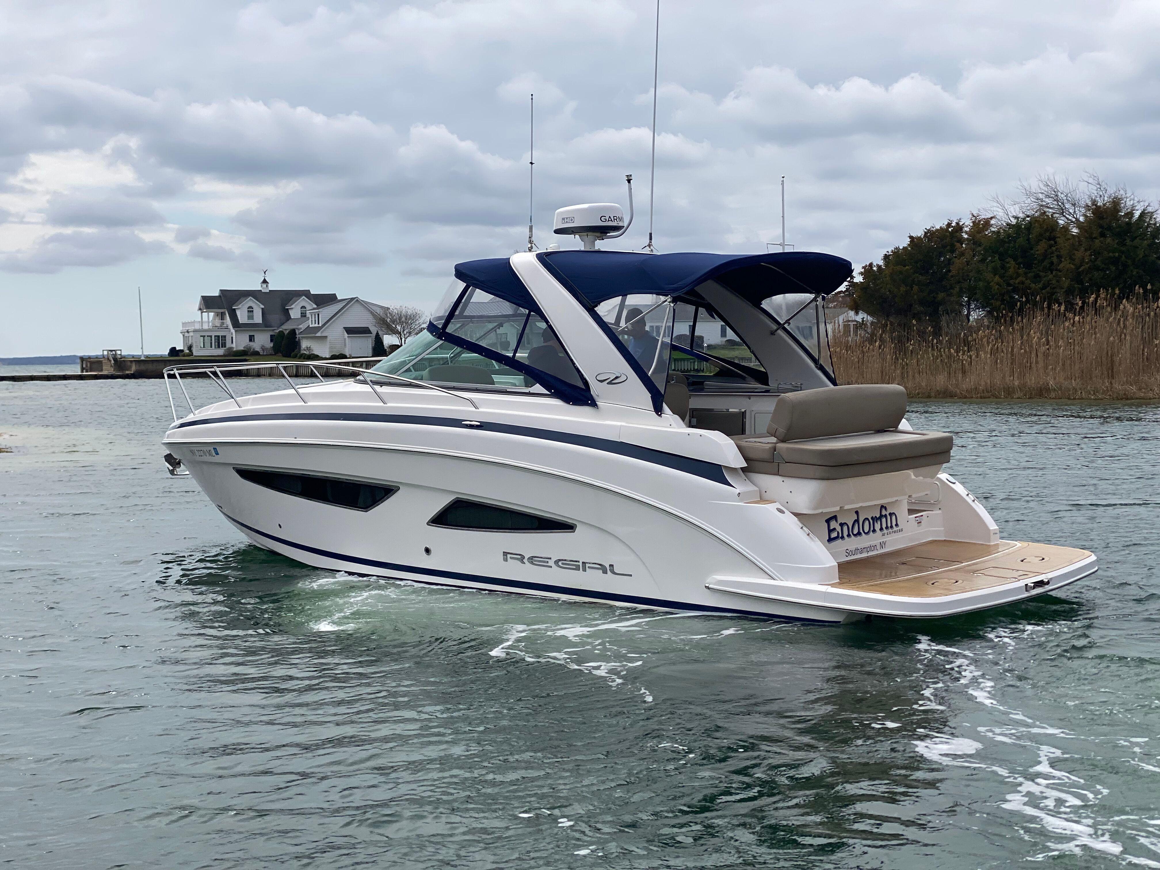 2015 Regal 32 Express