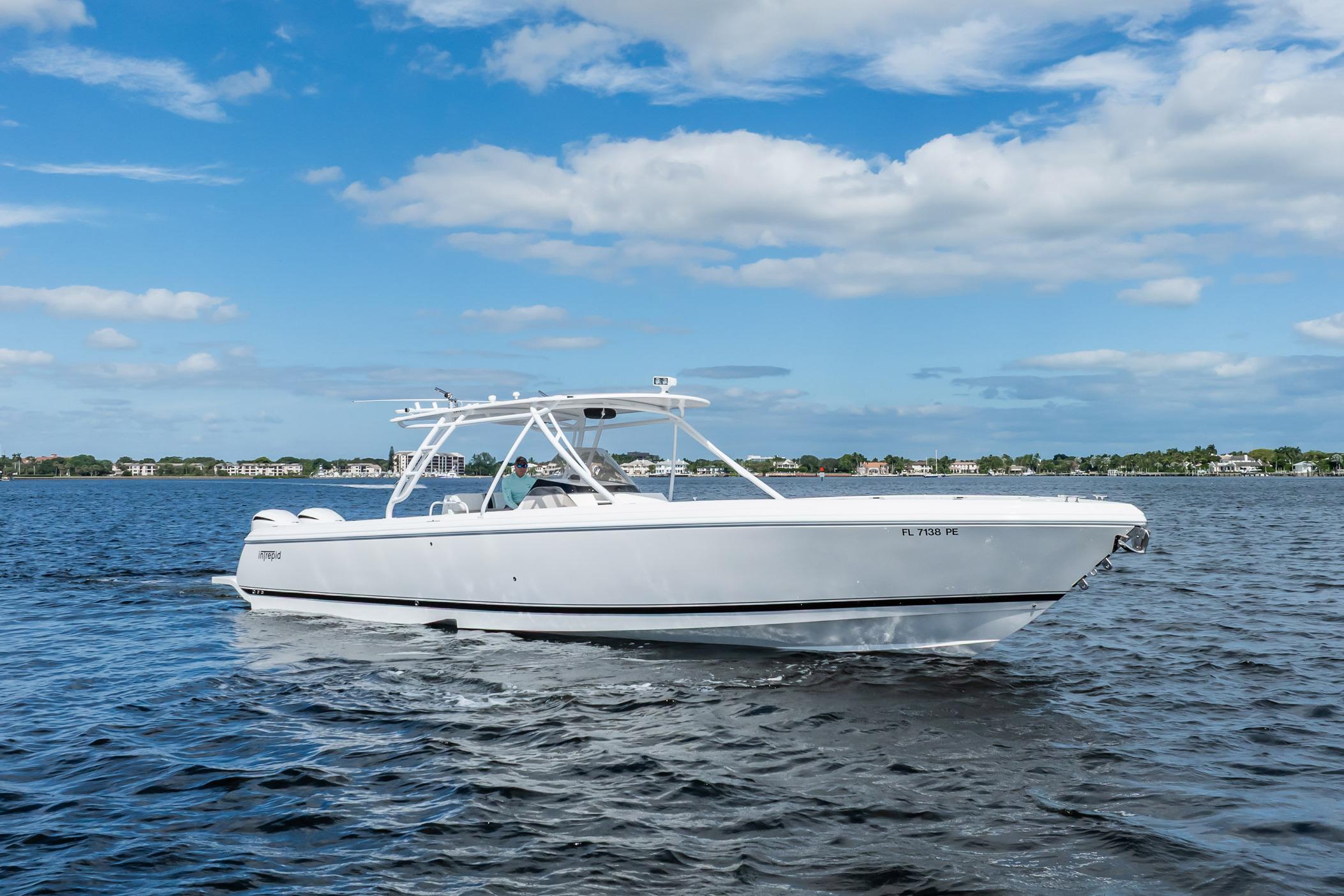 2011 Intrepid 400 Center Console