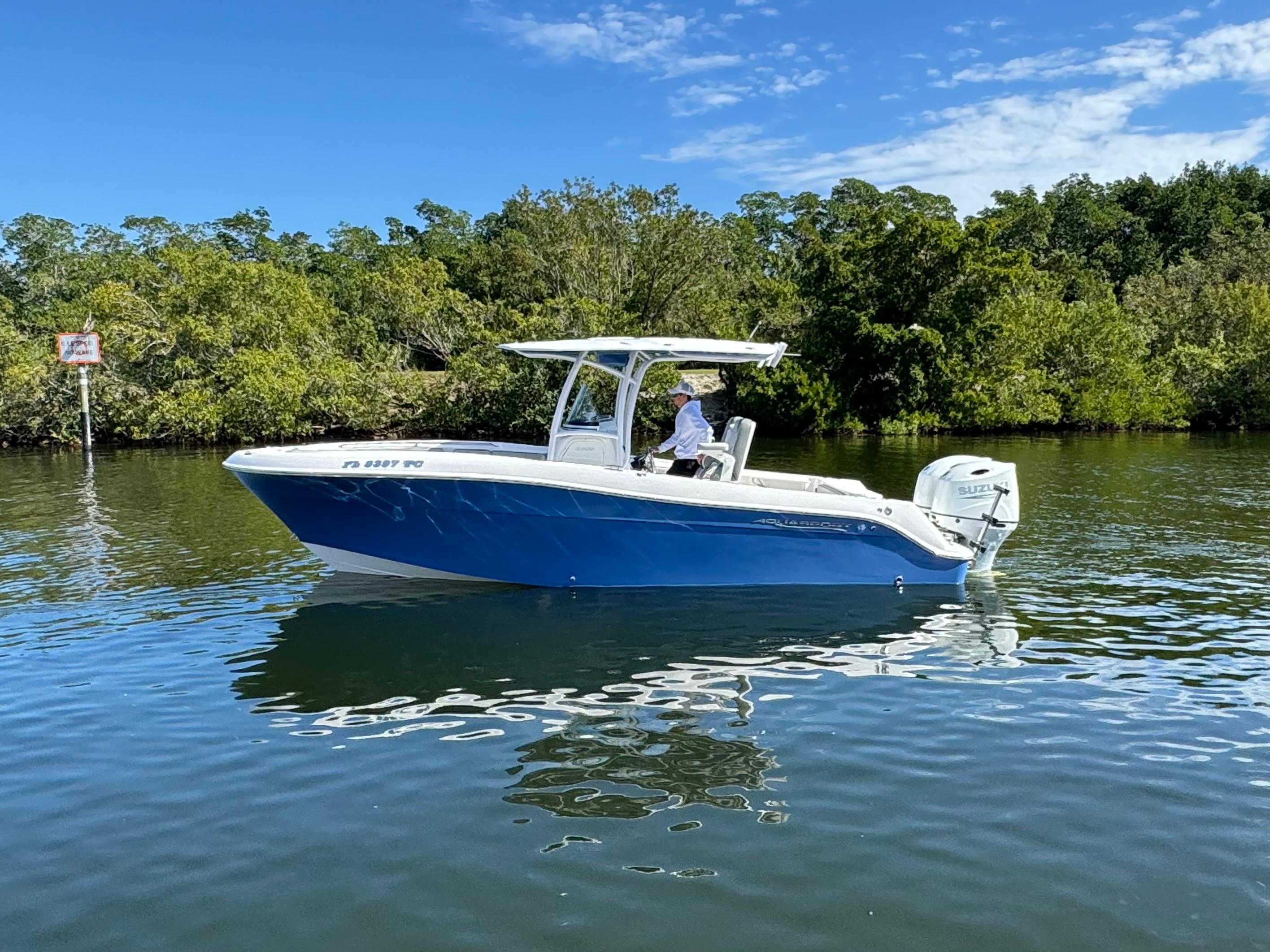 2022 Aquasport 2500 Center Console