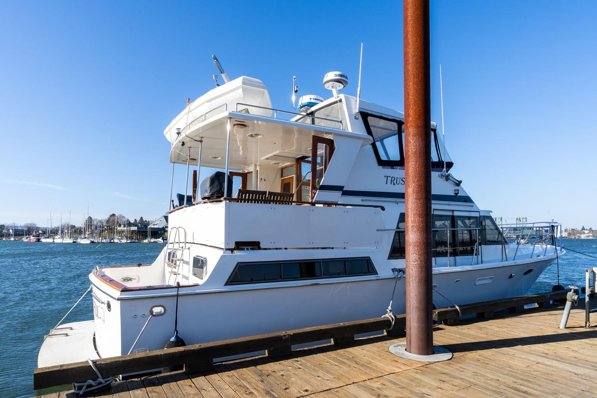 1991 Lien Hwa Cockpit Sundeck yacht for sale in 