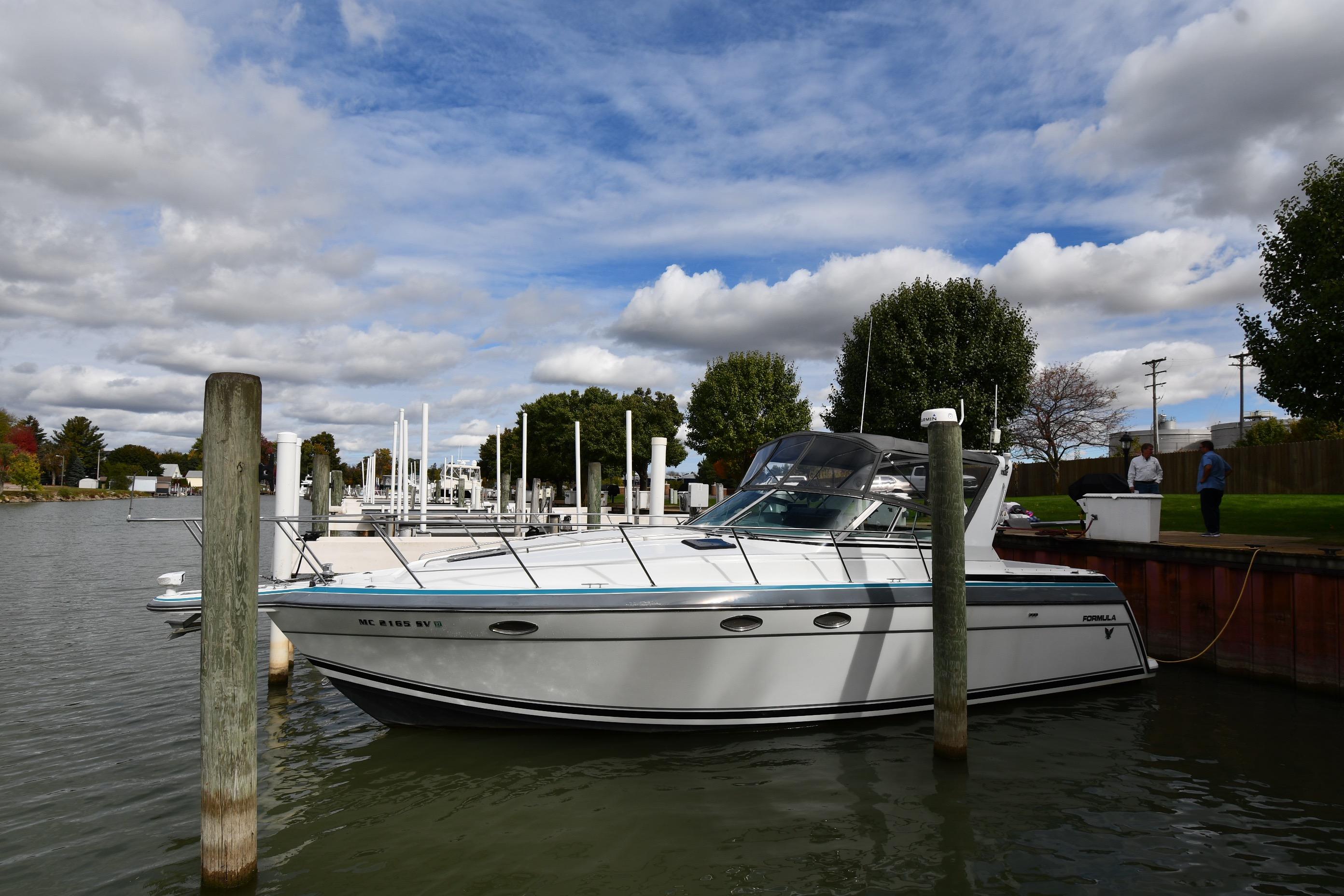 1990 Formula 36 PC yacht for sale in 