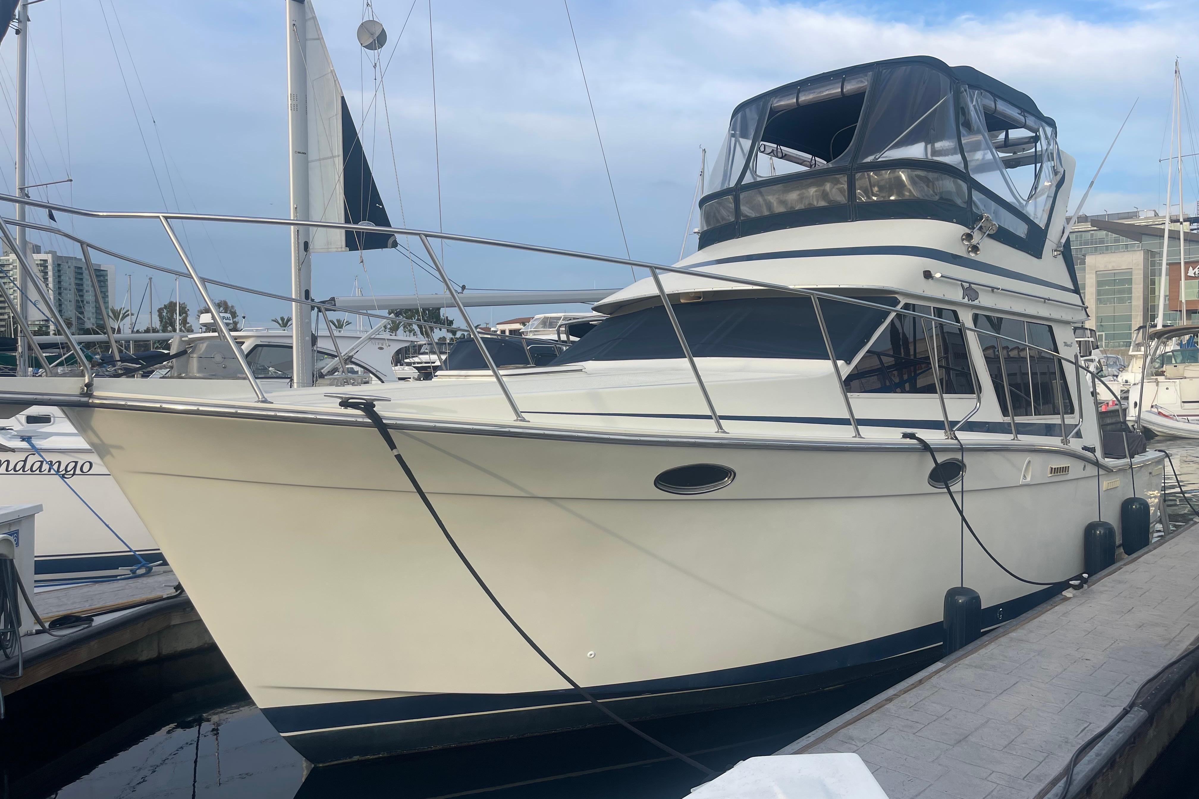 1988 Tollycraft 34 Convertible Sedan yacht for sale in 