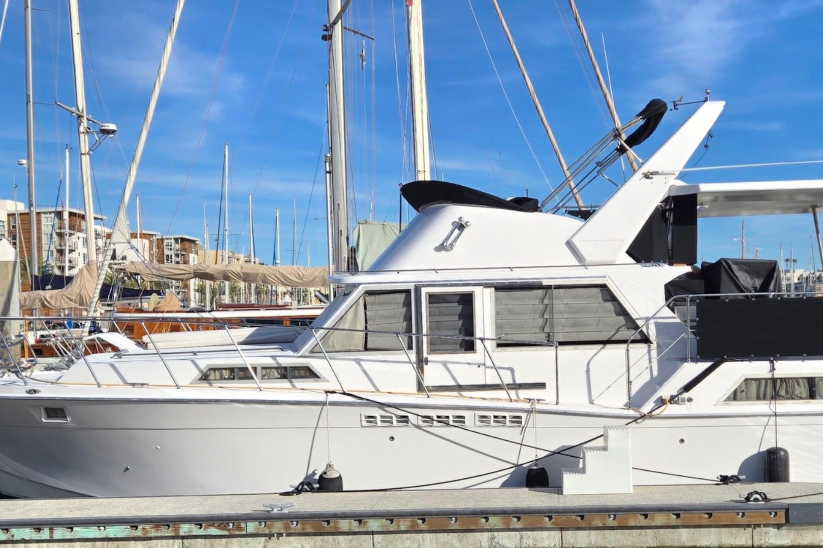 1975 Uniflite Aft Cabin yacht for sale in 