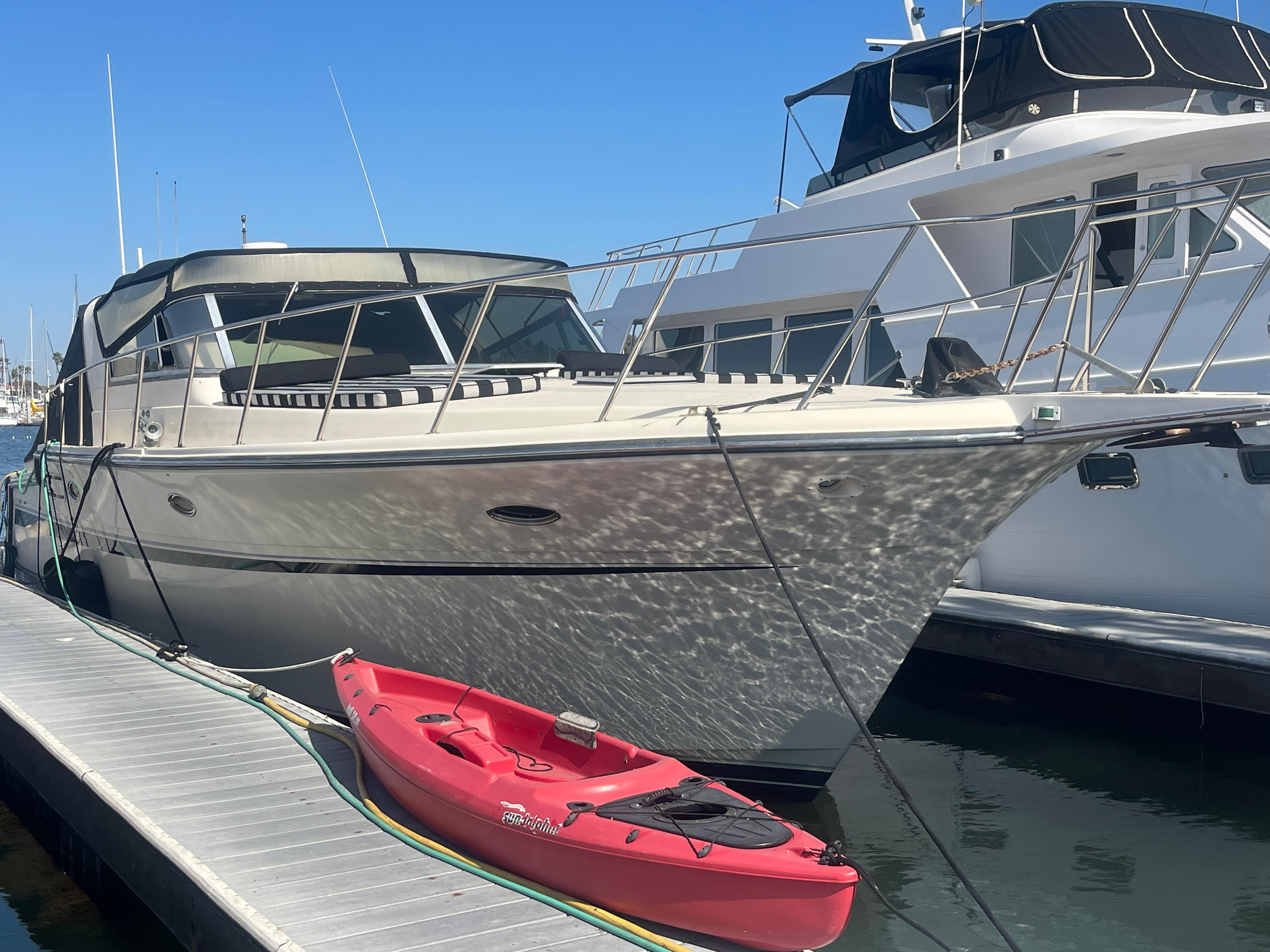 1989 Californian Express Crusier yacht for sale in 
