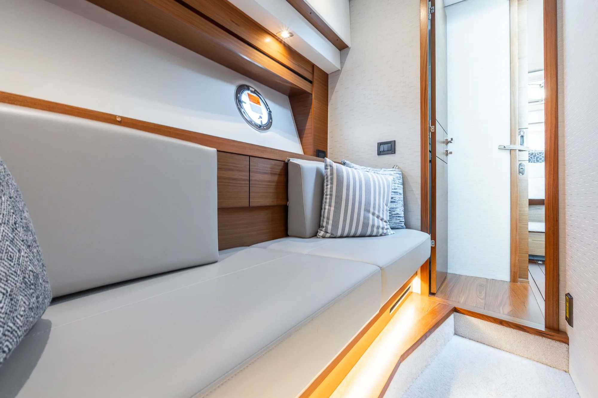 2023 Tiara Yachts C39 Coupe for Sale in Holland, MI, United States | 41 ...